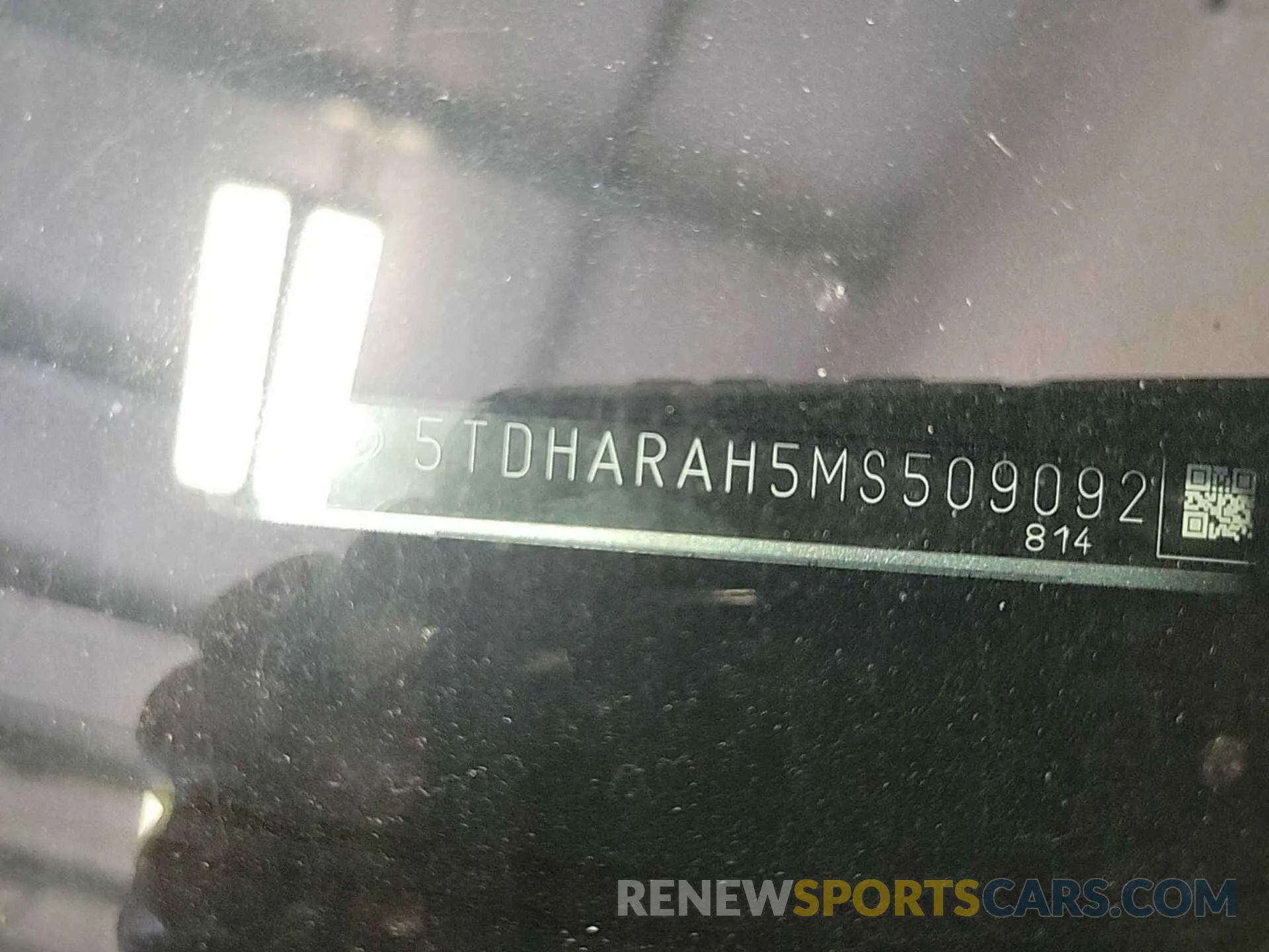 28 Photograph of a damaged car 5TDHARAH5MS509092 TOYOTA HIGHLANDER 2021