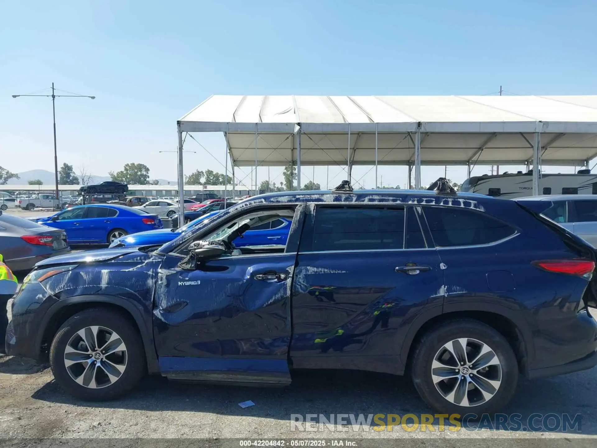 14 Photograph of a damaged car 5TDHARAH9MS509001 TOYOTA HIGHLANDER 2021