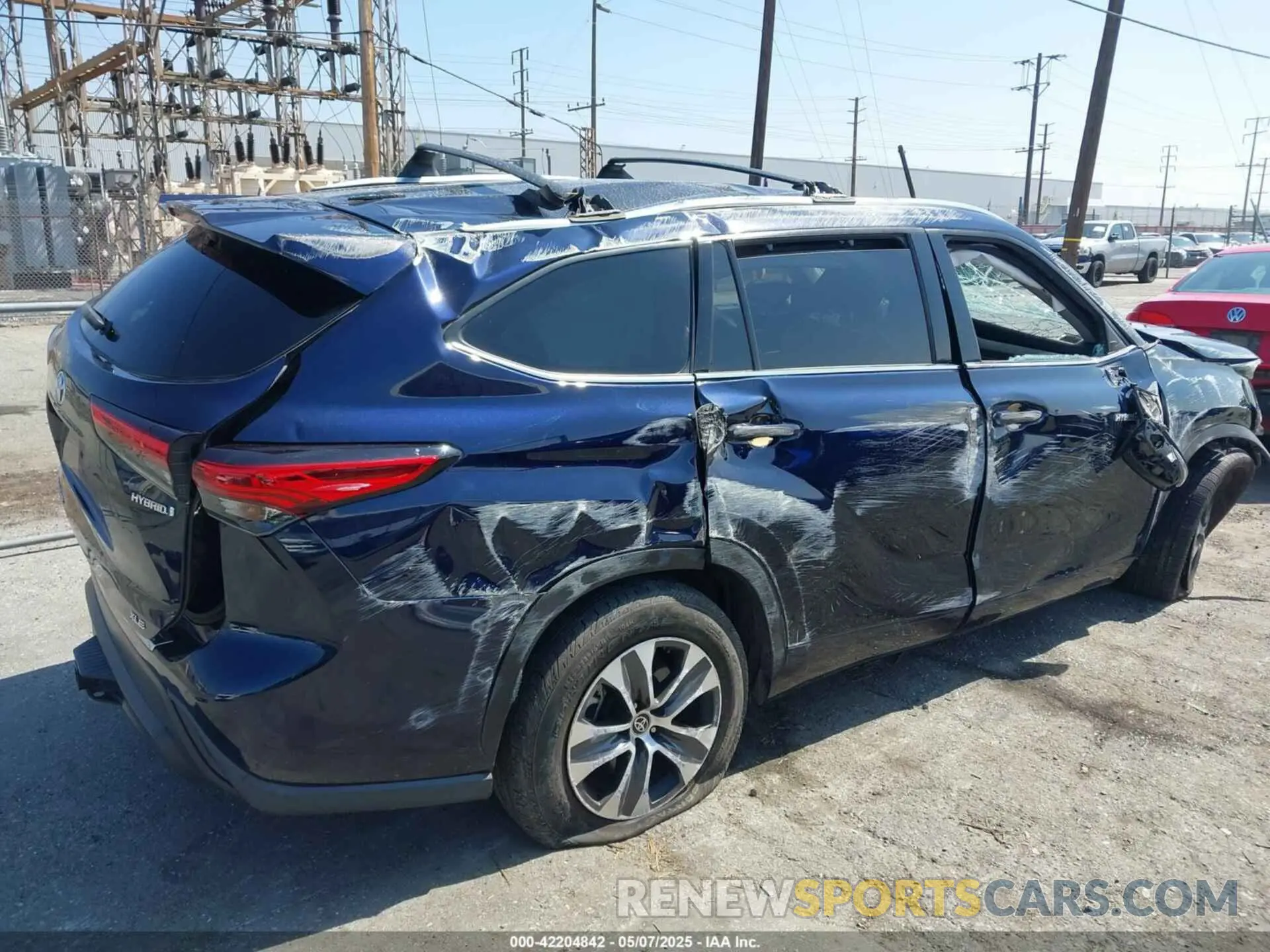 4 Photograph of a damaged car 5TDHARAH9MS509001 TOYOTA HIGHLANDER 2021