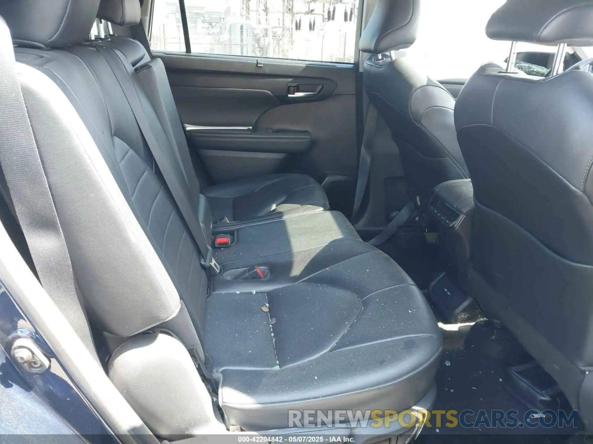 8 Photograph of a damaged car 5TDHARAH9MS509001 TOYOTA HIGHLANDER 2021