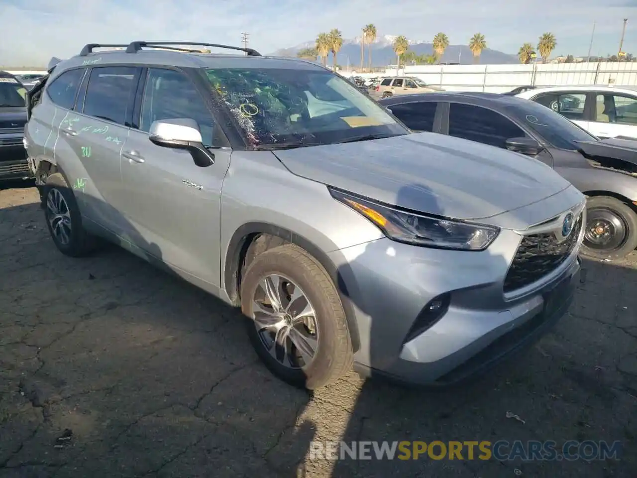 4 Photograph of a damaged car 5TDHARAHXMS508214 TOYOTA HIGHLANDER 2021