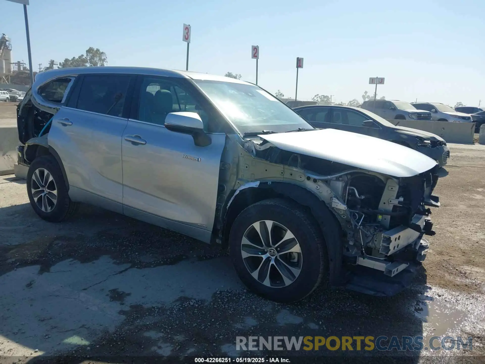 3 Photograph of a damaged car 5TDHBRCH0MS517918 TOYOTA HIGHLANDER 2021