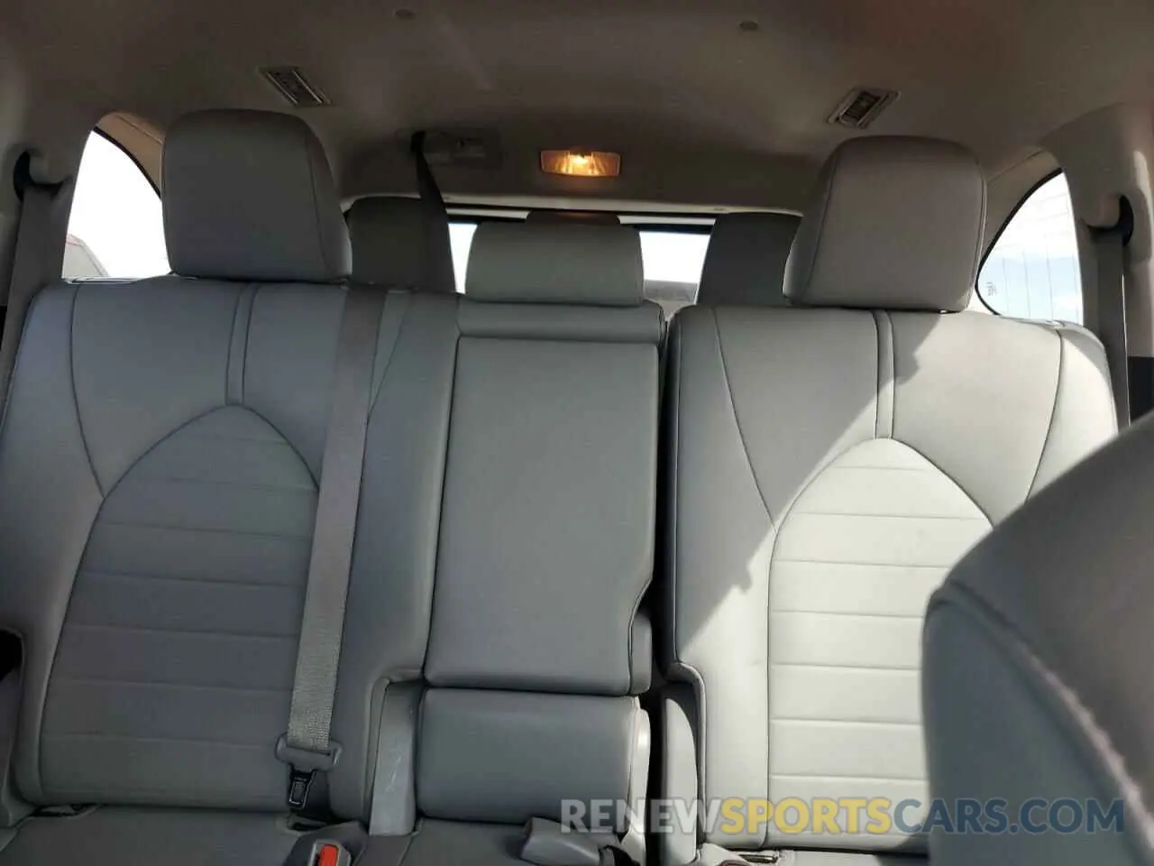 10 Photograph of a damaged car 5TDHBRCH1MS529138 TOYOTA HIGHLANDER 2021