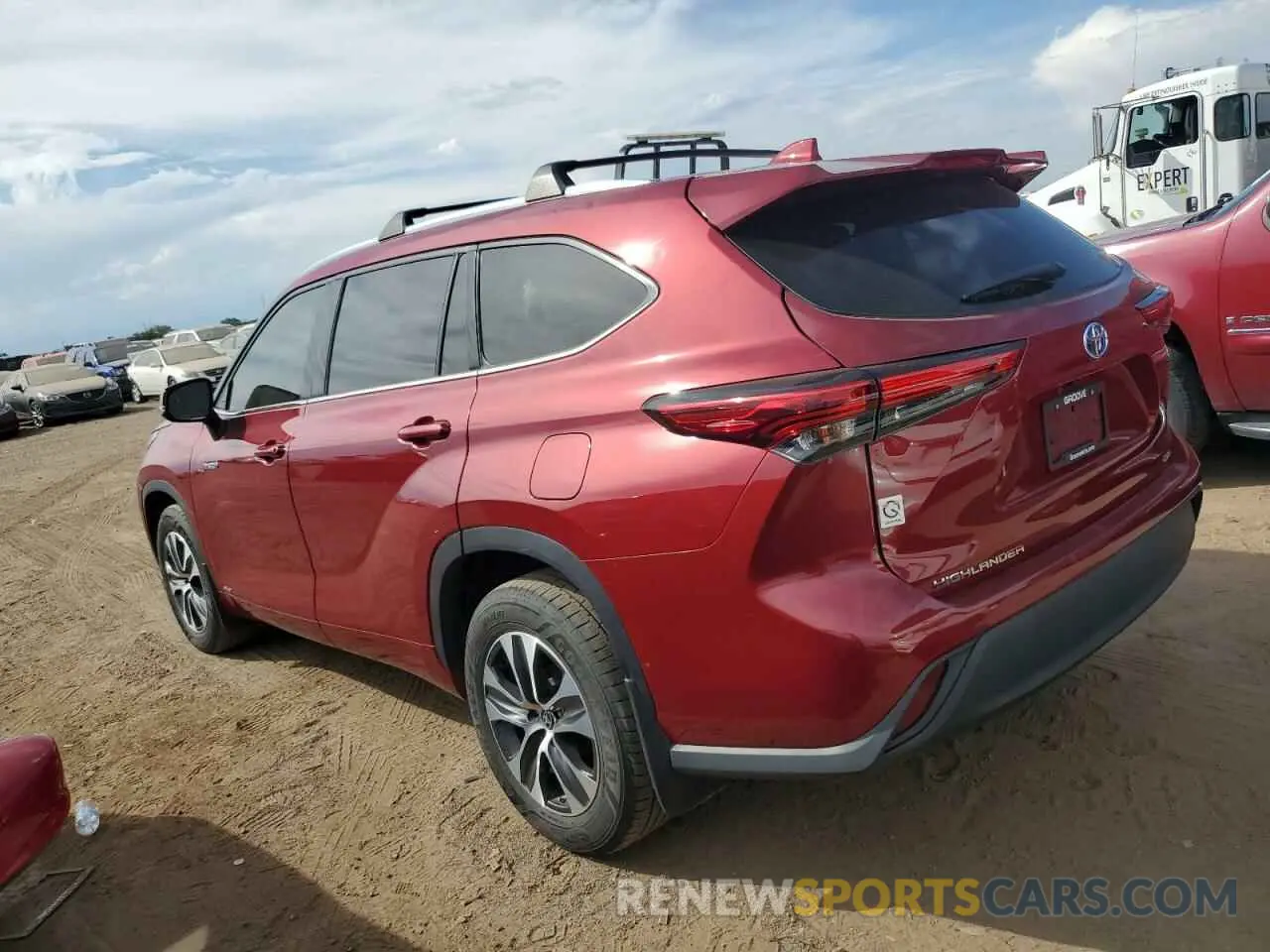 2 Photograph of a damaged car 5TDHBRCH1MS529138 TOYOTA HIGHLANDER 2021