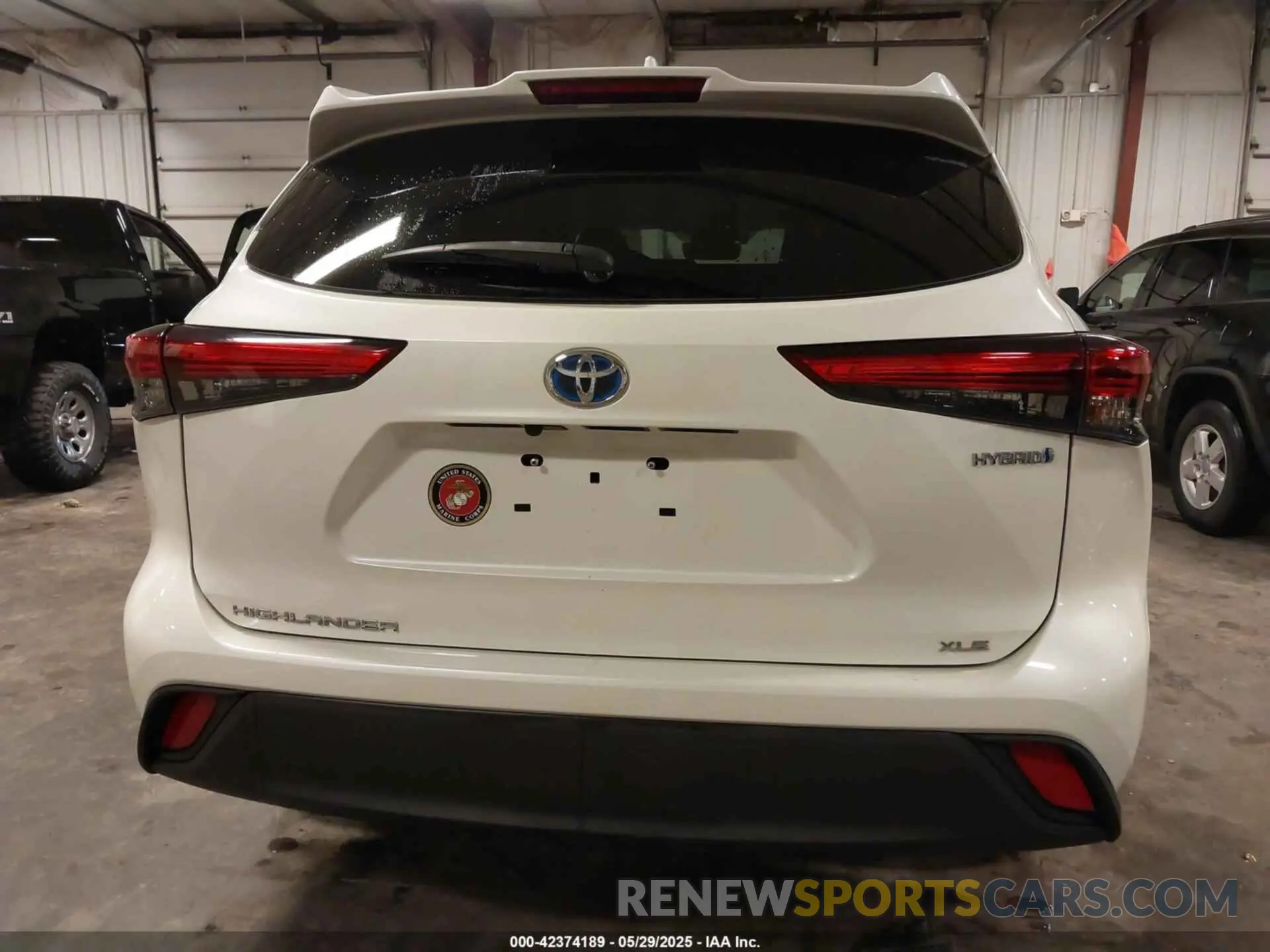 17 Photograph of a damaged car 5TDHBRCH2MS515572 TOYOTA HIGHLANDER 2021