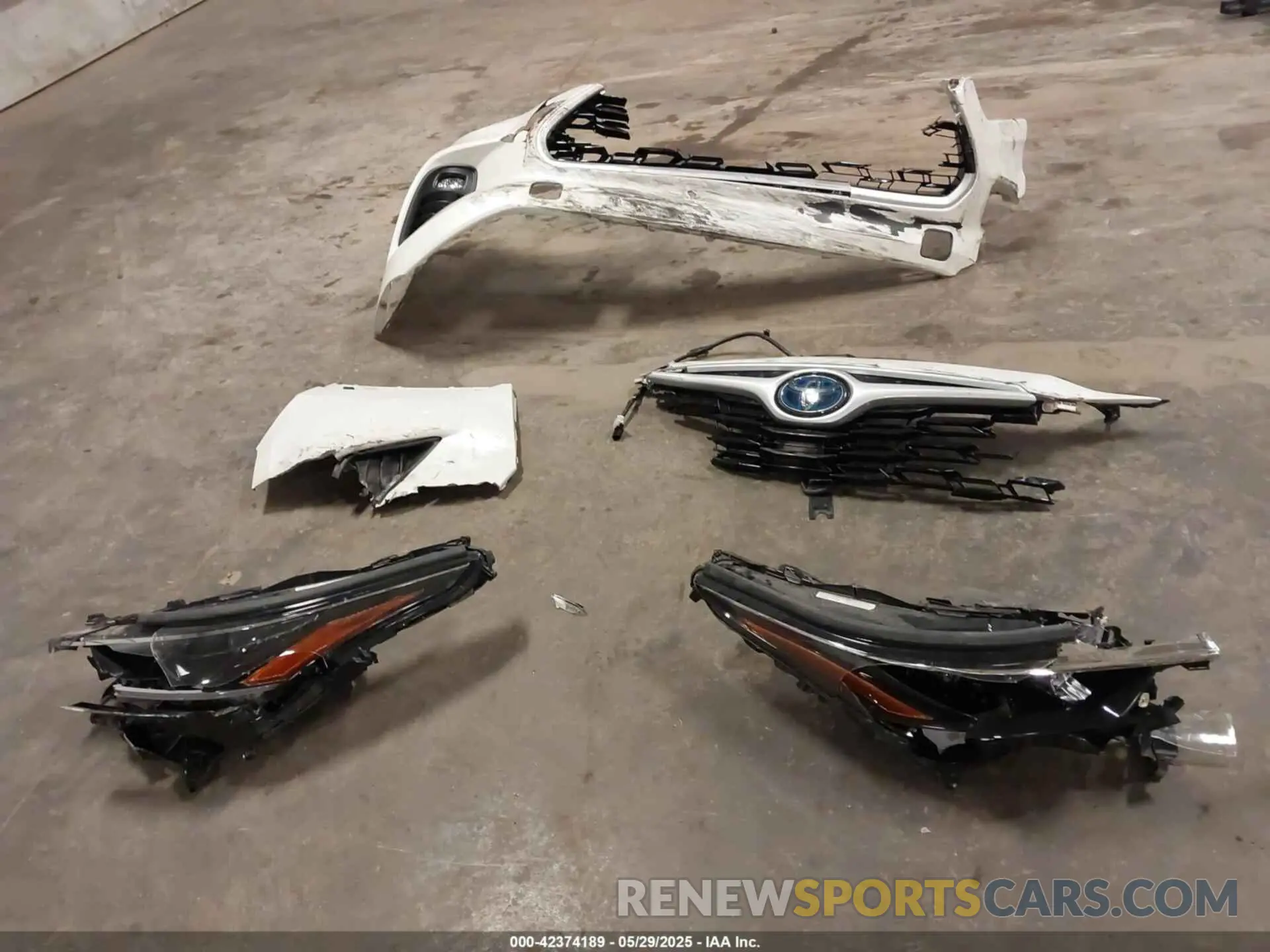 19 Photograph of a damaged car 5TDHBRCH2MS515572 TOYOTA HIGHLANDER 2021