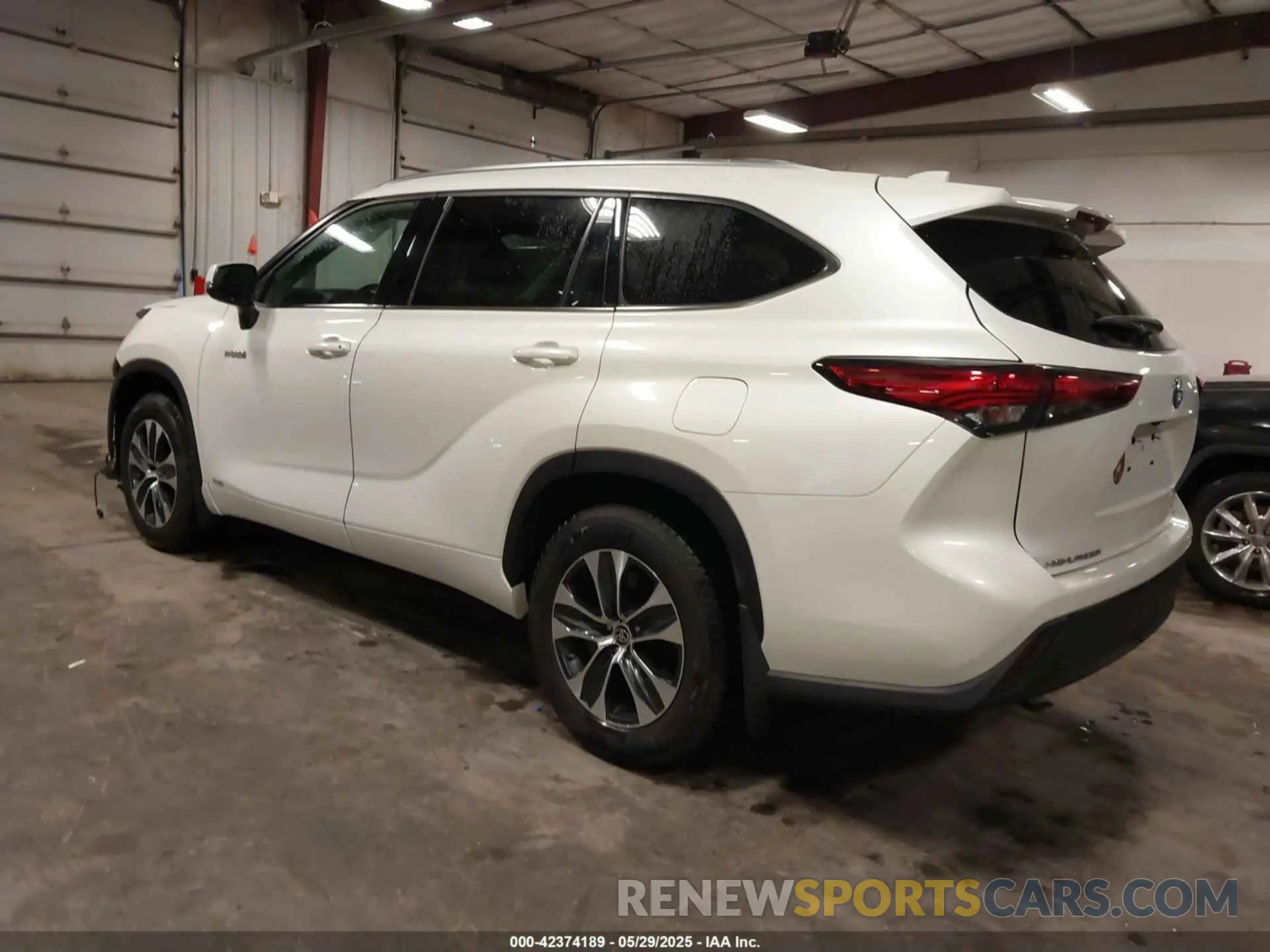 3 Photograph of a damaged car 5TDHBRCH2MS515572 TOYOTA HIGHLANDER 2021