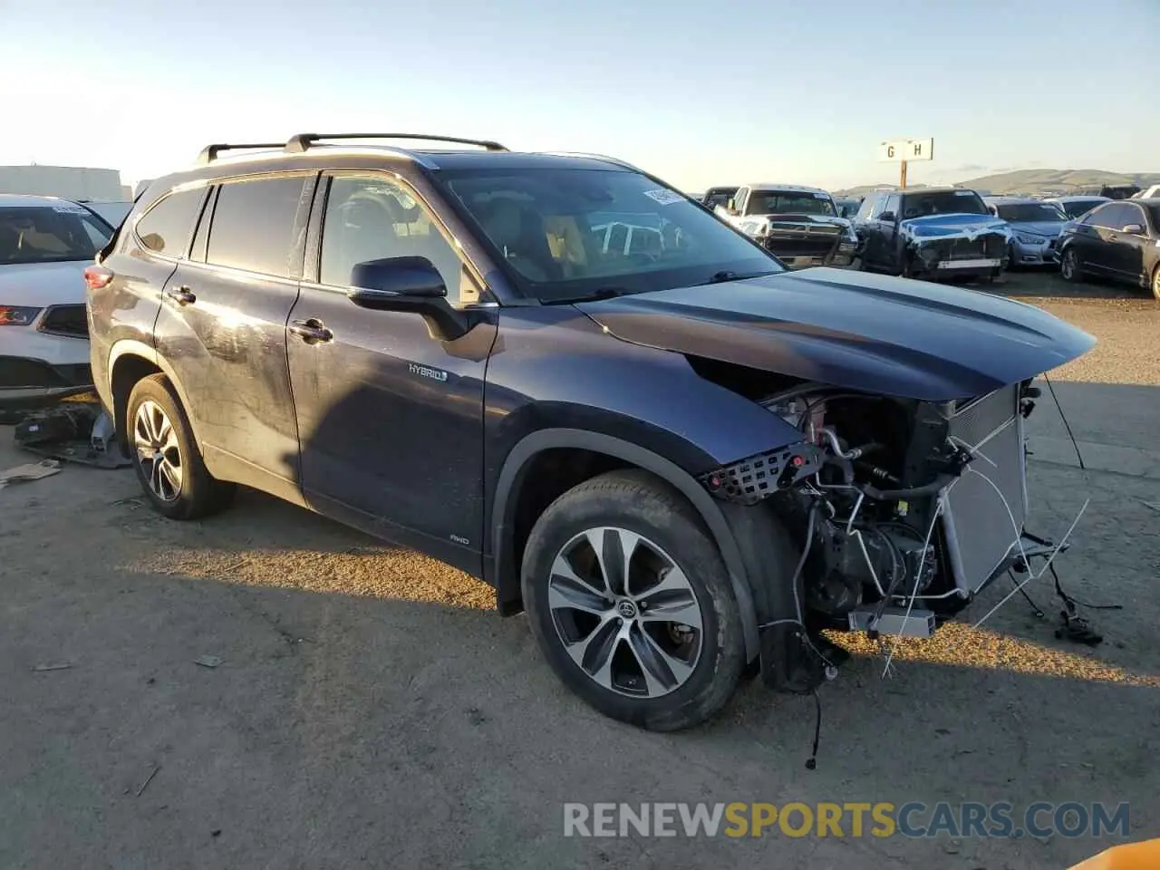 4 Photograph of a damaged car 5TDHBRCH2MS536065 TOYOTA HIGHLANDER 2021