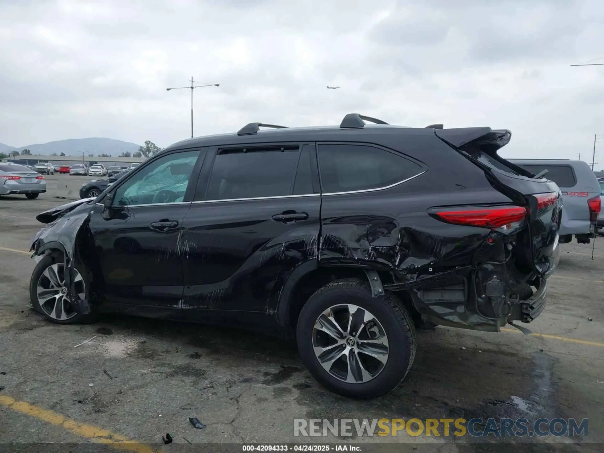14 Photograph of a damaged car 5TDHBRCH3MS036688 TOYOTA HIGHLANDER 2021