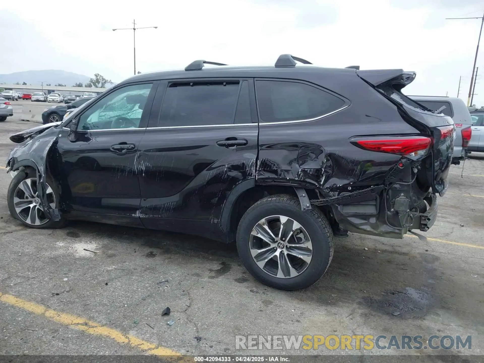 18 Photograph of a damaged car 5TDHBRCH3MS036688 TOYOTA HIGHLANDER 2021