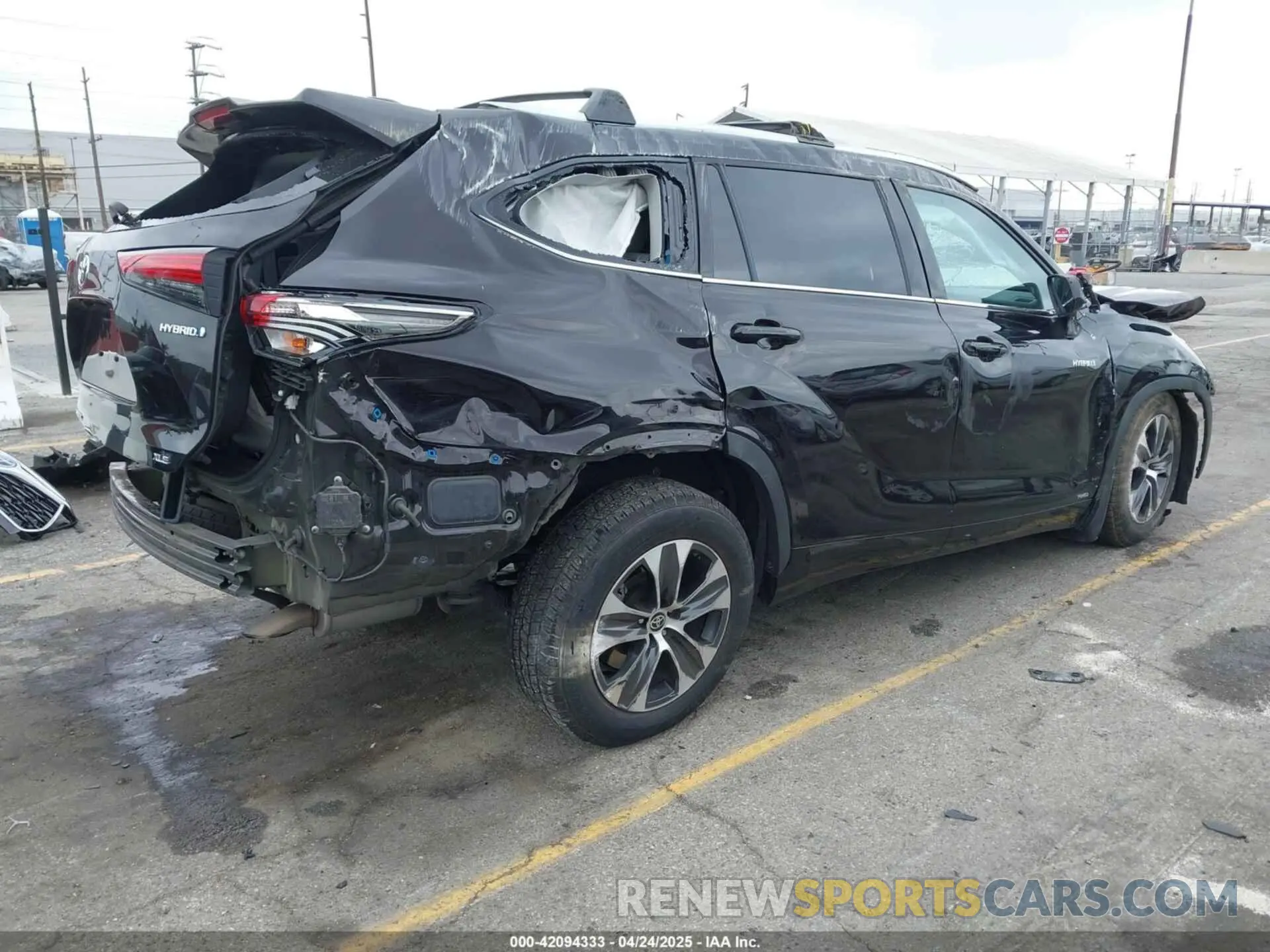 4 Photograph of a damaged car 5TDHBRCH3MS036688 TOYOTA HIGHLANDER 2021