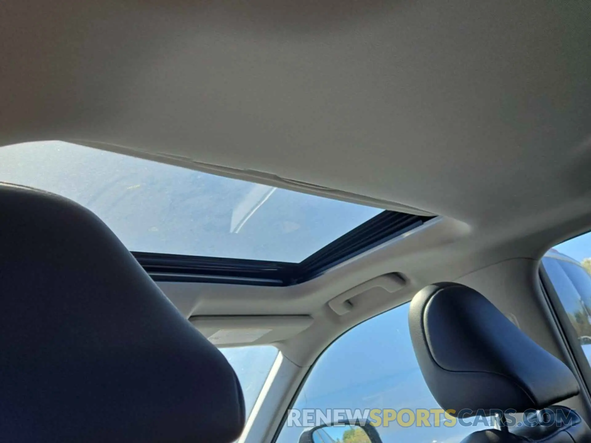 10 Photograph of a damaged car 5TDHBRCH3MS069349 TOYOTA HIGHLANDER 2021