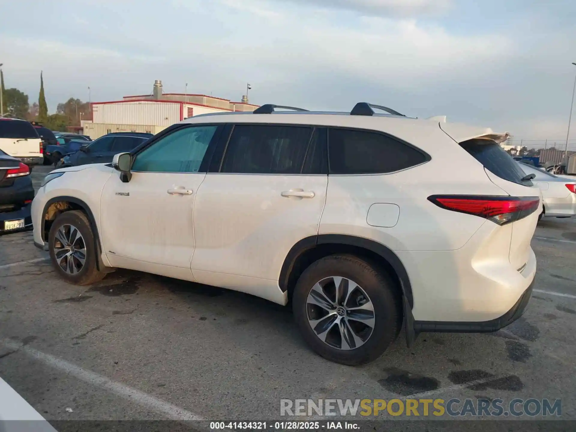 14 Photograph of a damaged car 5TDHBRCH3MS517847 TOYOTA HIGHLANDER 2021