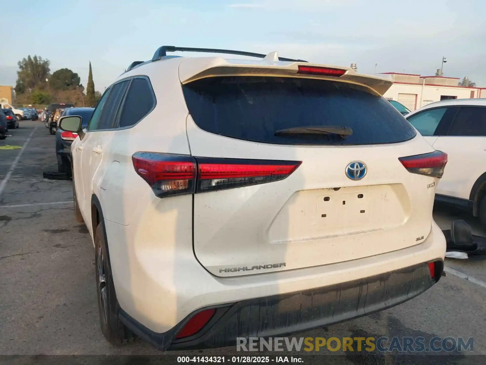 3 Photograph of a damaged car 5TDHBRCH3MS517847 TOYOTA HIGHLANDER 2021