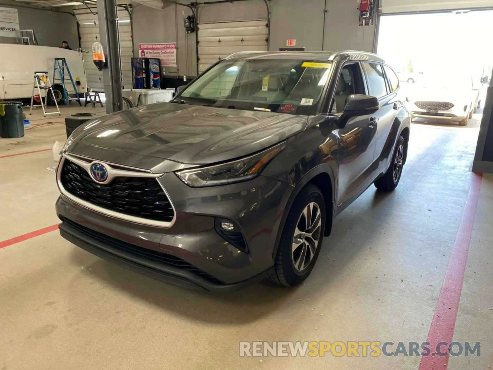 12 Photograph of a damaged car 5TDHBRCH3MS535572 TOYOTA HIGHLANDER 2021
