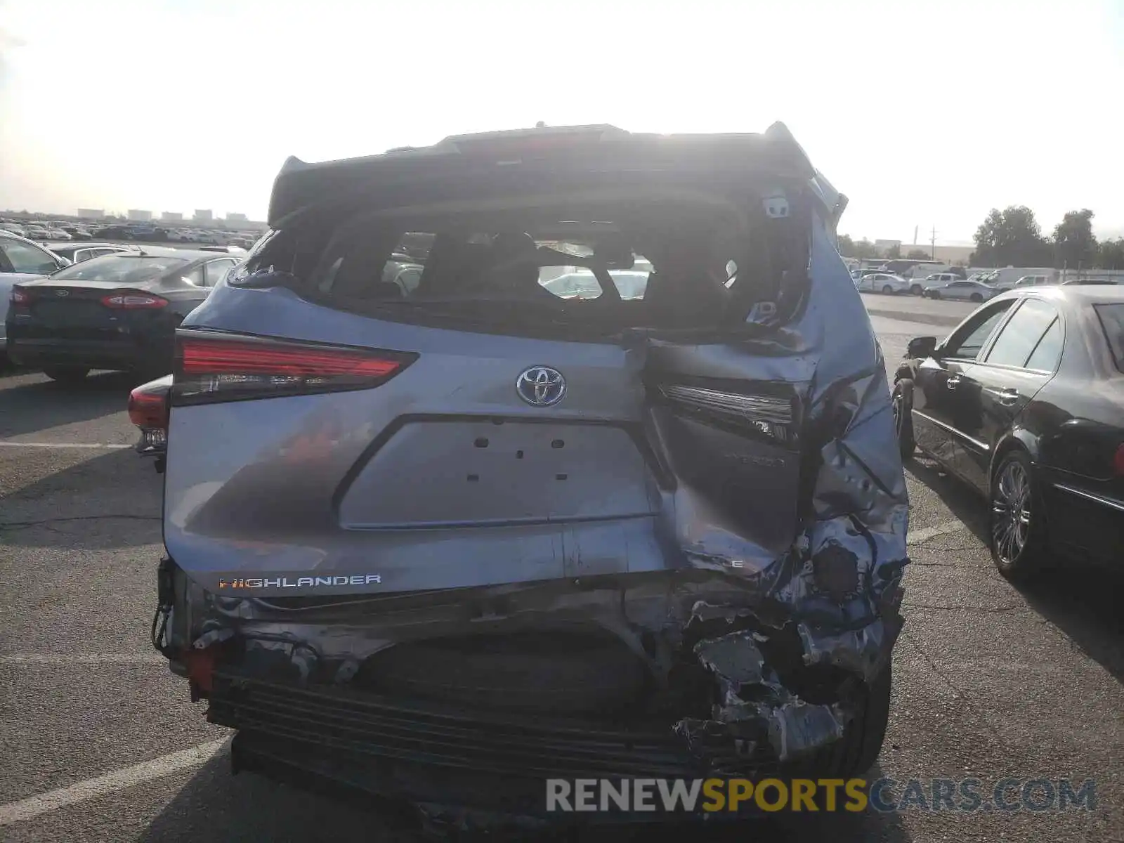 9 Photograph of a damaged car 5TDHBRCH4MS028597 TOYOTA HIGHLANDER 2021