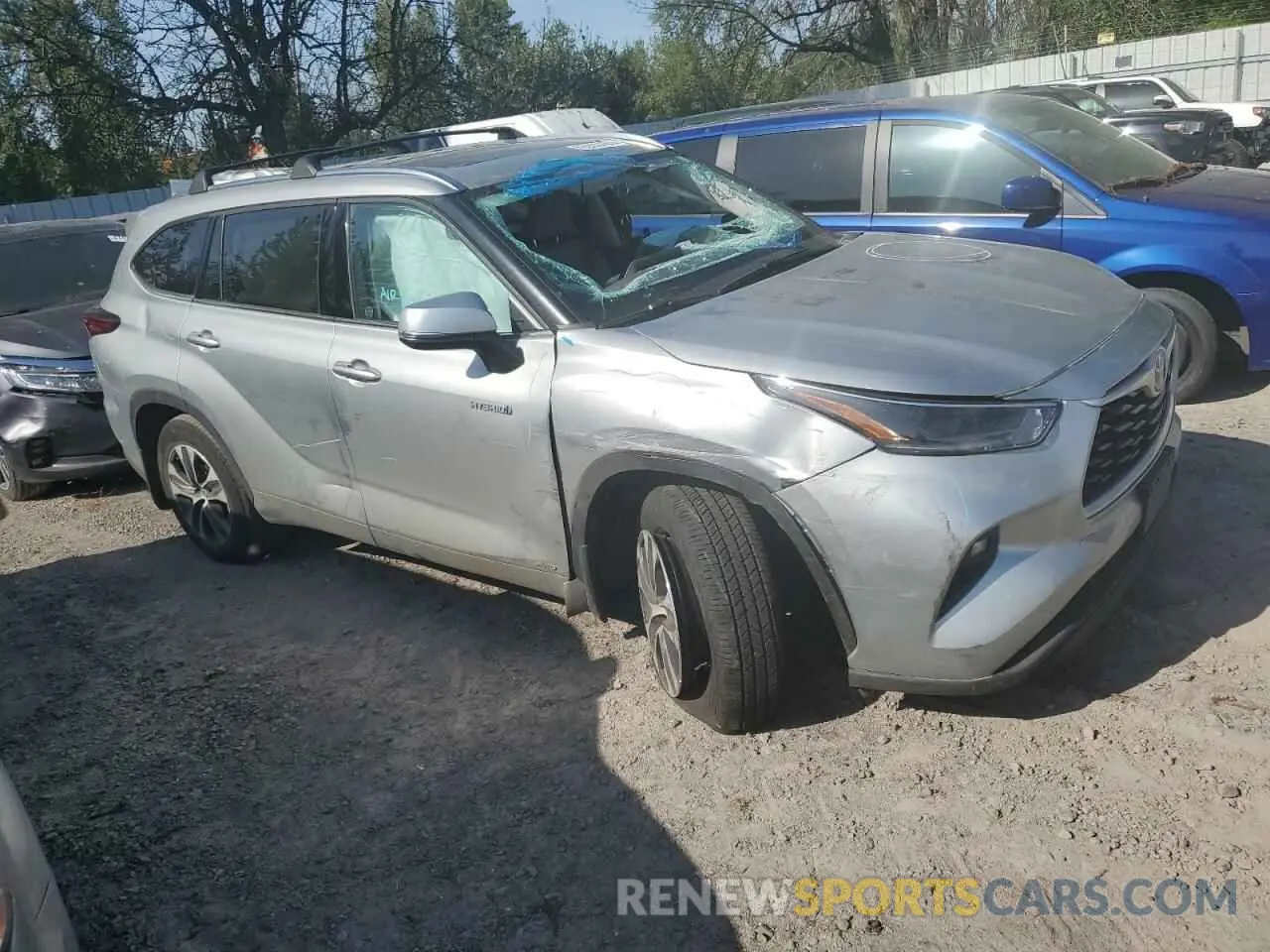 4 Photograph of a damaged car 5TDHBRCH4MS517565 TOYOTA HIGHLANDER 2021