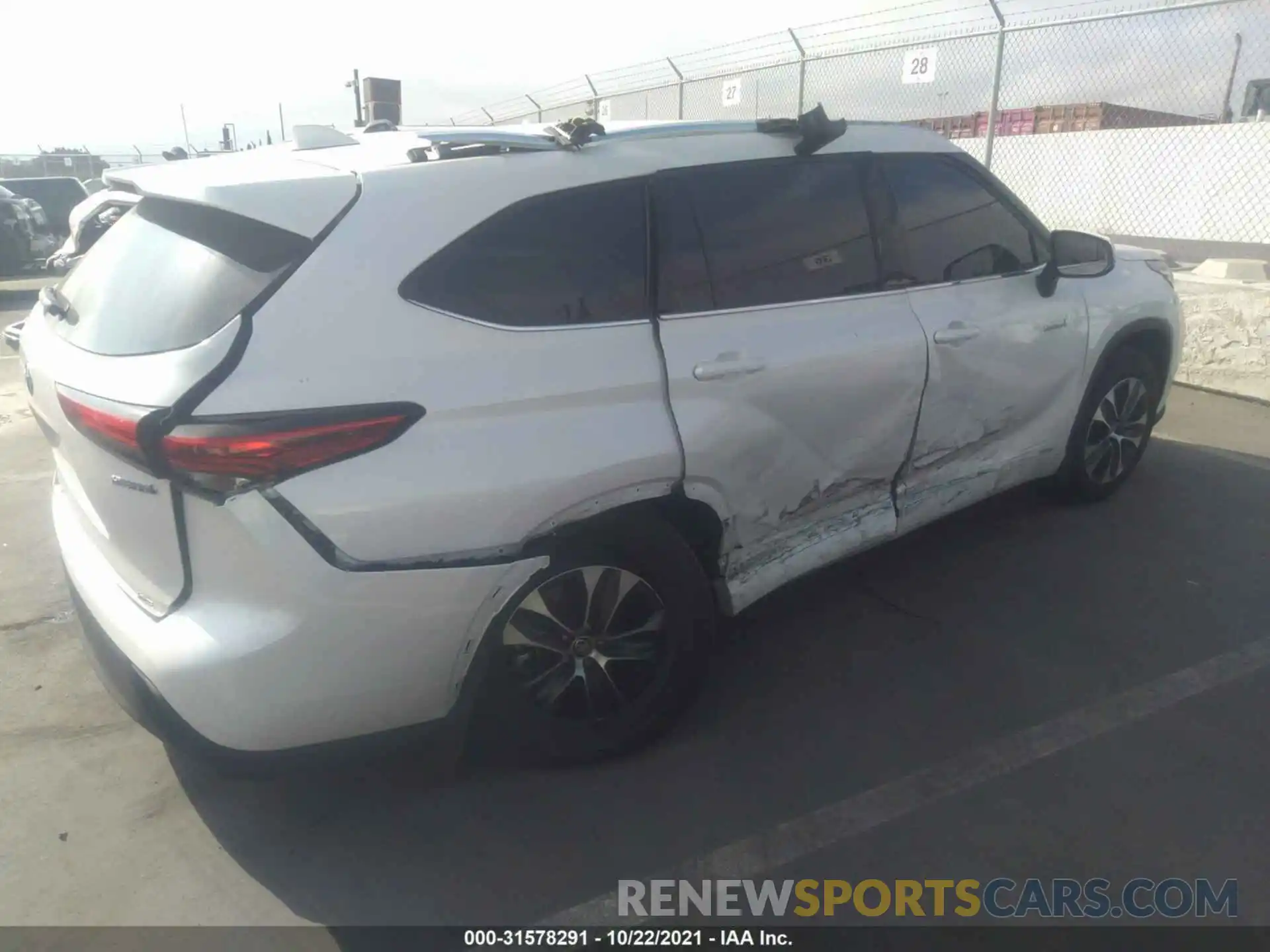 4 Photograph of a damaged car 5TDHBRCH4MS526718 TOYOTA HIGHLANDER 2021