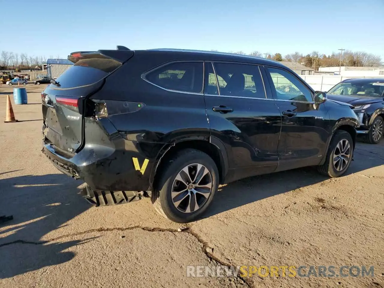 3 Photograph of a damaged car 5TDHBRCH4MS534690 TOYOTA HIGHLANDER 2021