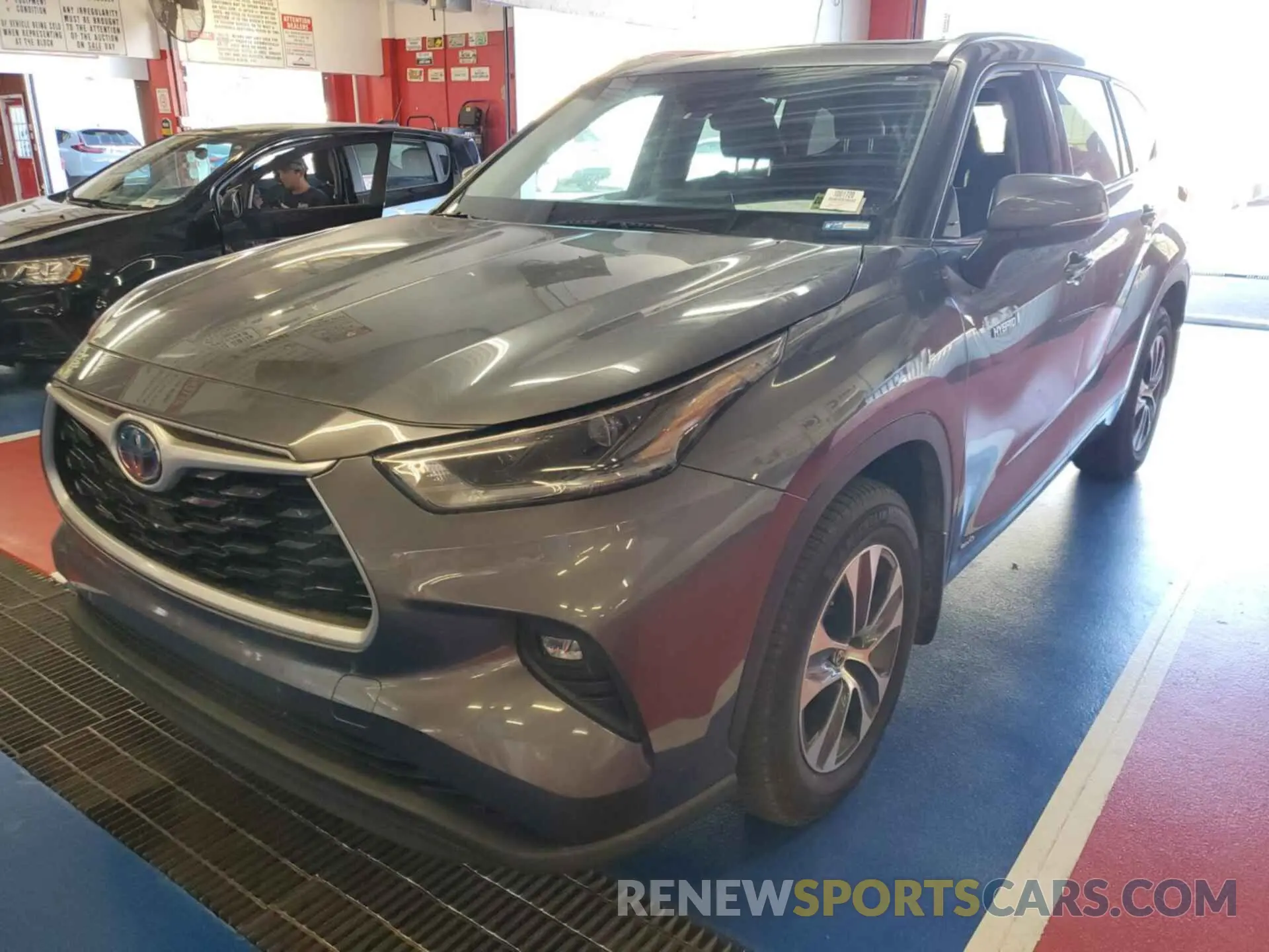 28 Photograph of a damaged car 5TDHBRCH5MS067330 TOYOTA HIGHLANDER 2021