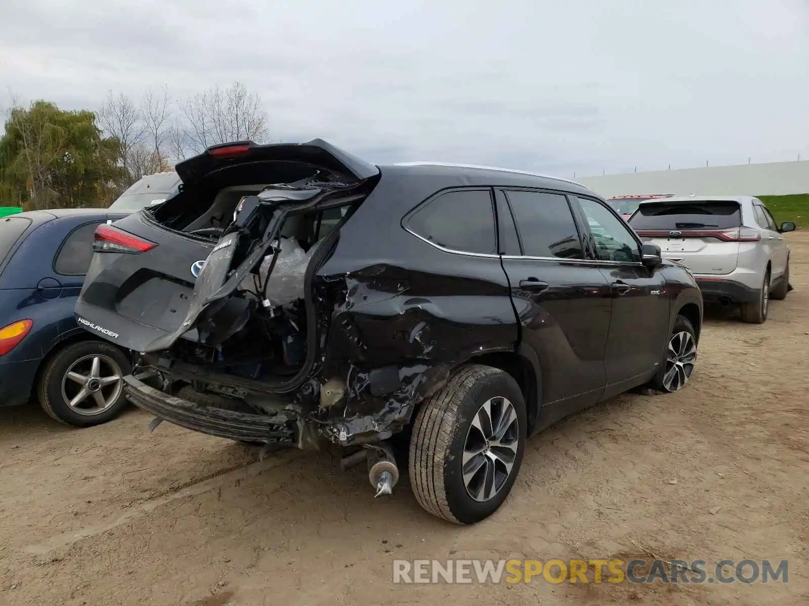 4 Photograph of a damaged car 5TDHBRCH6MS038063 TOYOTA HIGHLANDER 2021