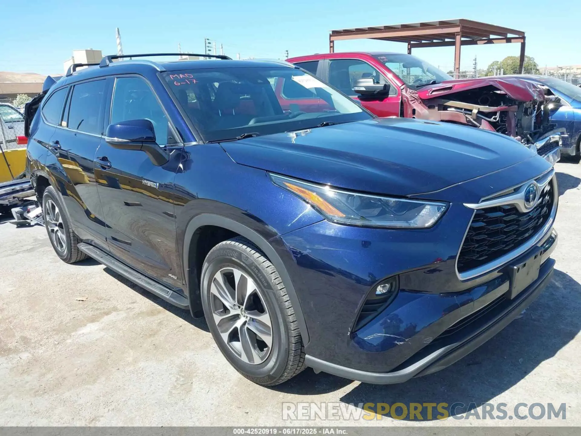 1 Photograph of a damaged car 5TDHBRCH6MS516952 TOYOTA HIGHLANDER 2021