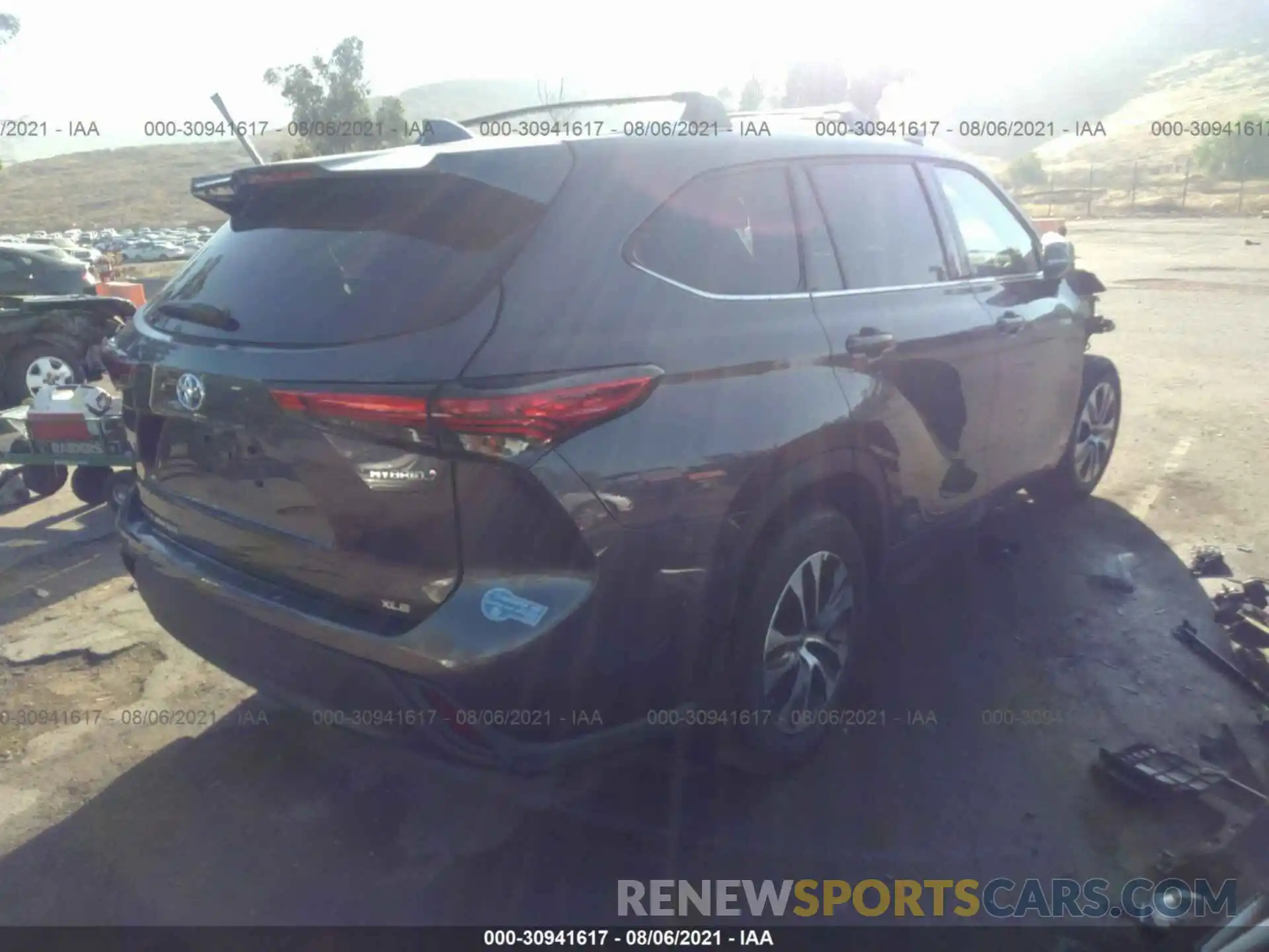 4 Photograph of a damaged car 5TDHBRCH7MS039383 TOYOTA HIGHLANDER 2021