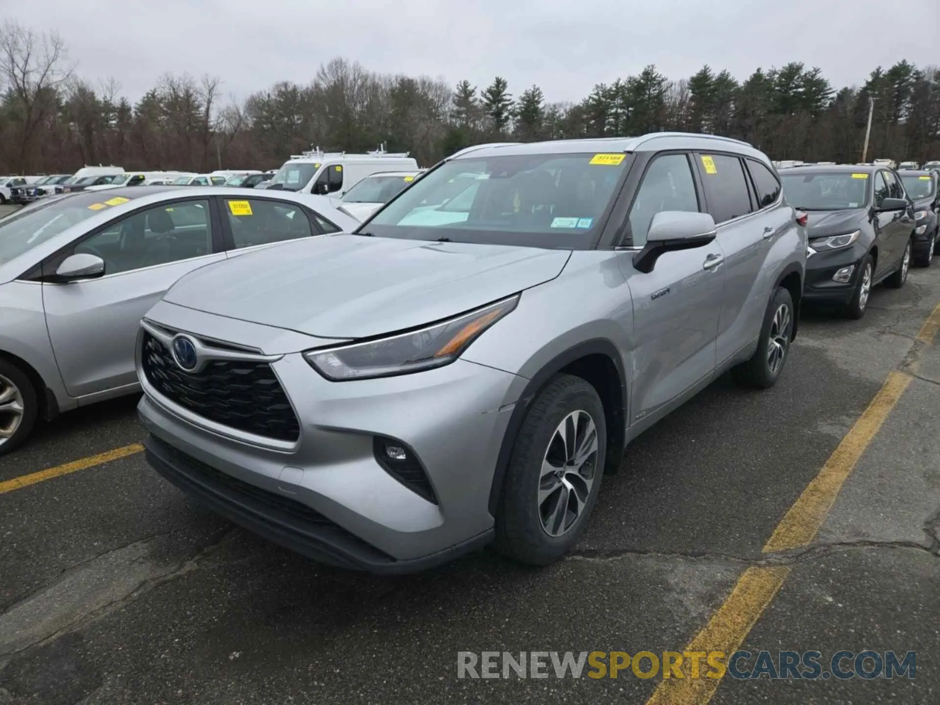 11 Photograph of a damaged car 5TDHBRCH7MS535591 TOYOTA HIGHLANDER 2021