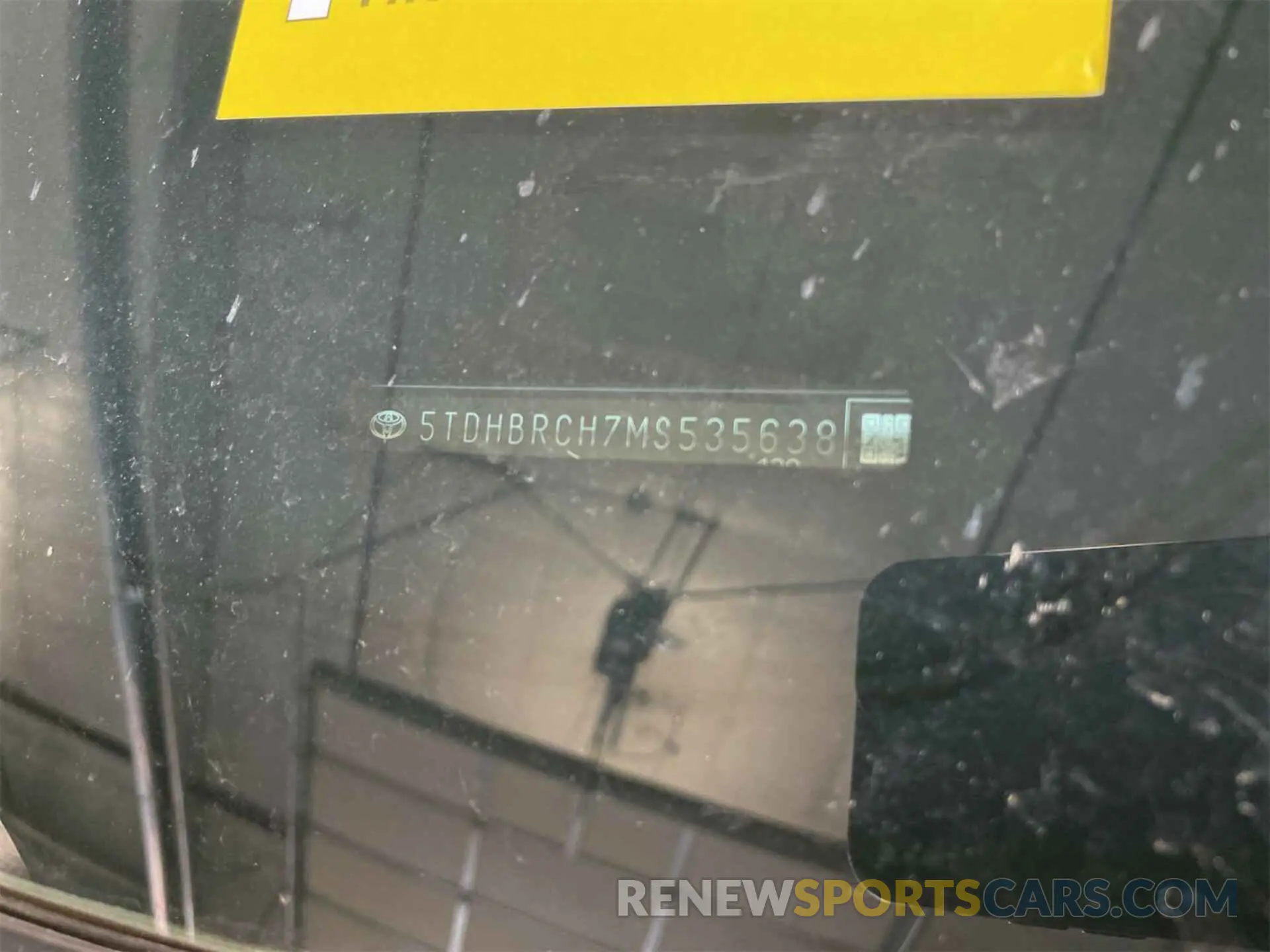 10 Photograph of a damaged car 5TDHBRCH7MS535638 TOYOTA HIGHLANDER 2021