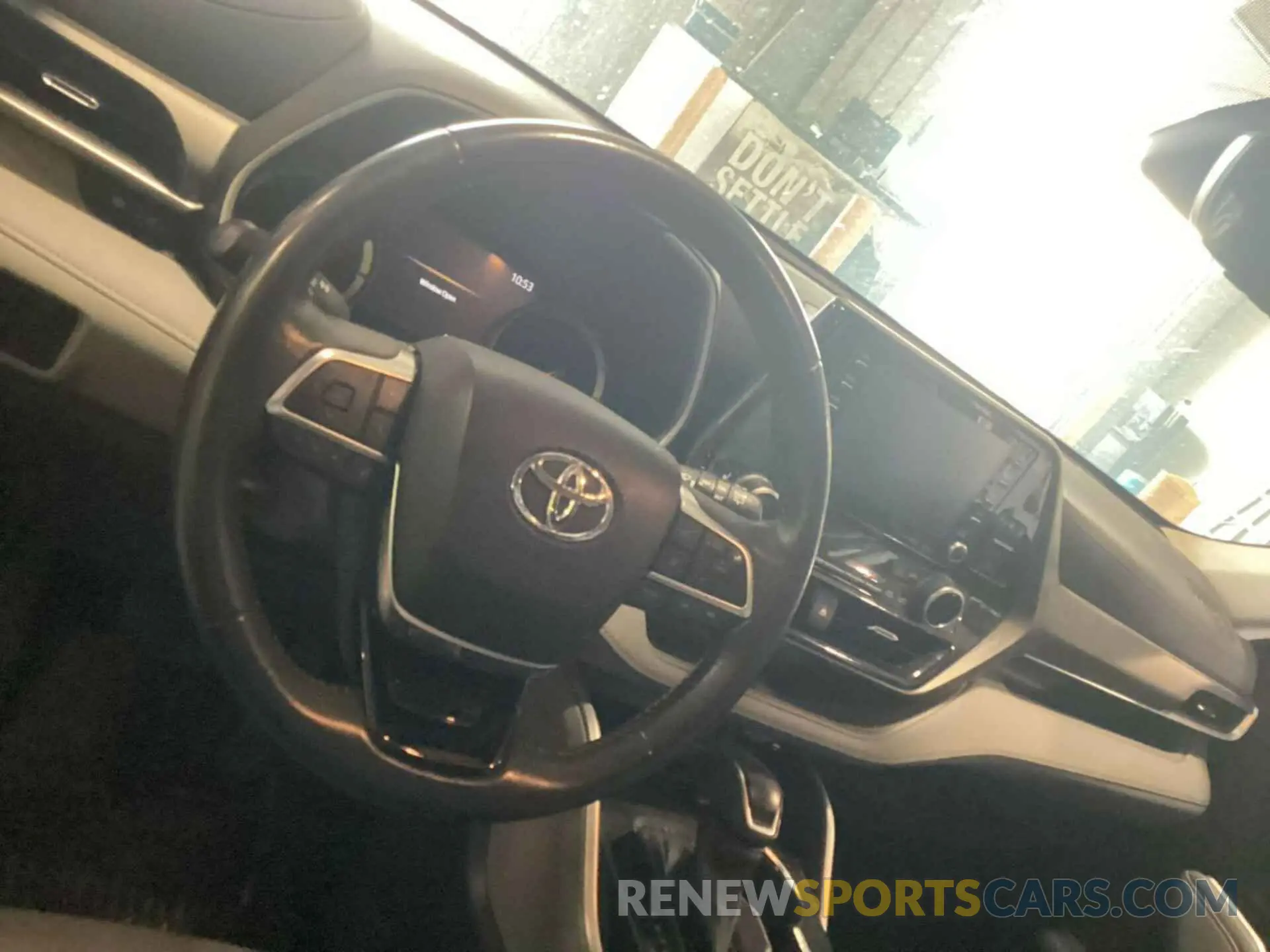 25 Photograph of a damaged car 5TDHBRCH7MS535638 TOYOTA HIGHLANDER 2021