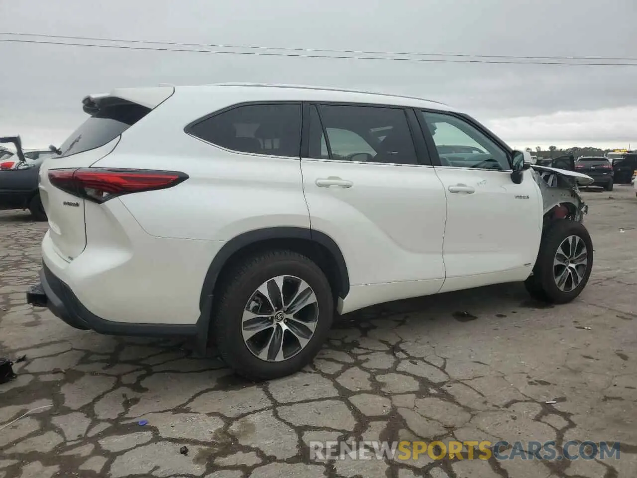 3 Photograph of a damaged car 5TDHBRCH9MS053785 TOYOTA HIGHLANDER 2021