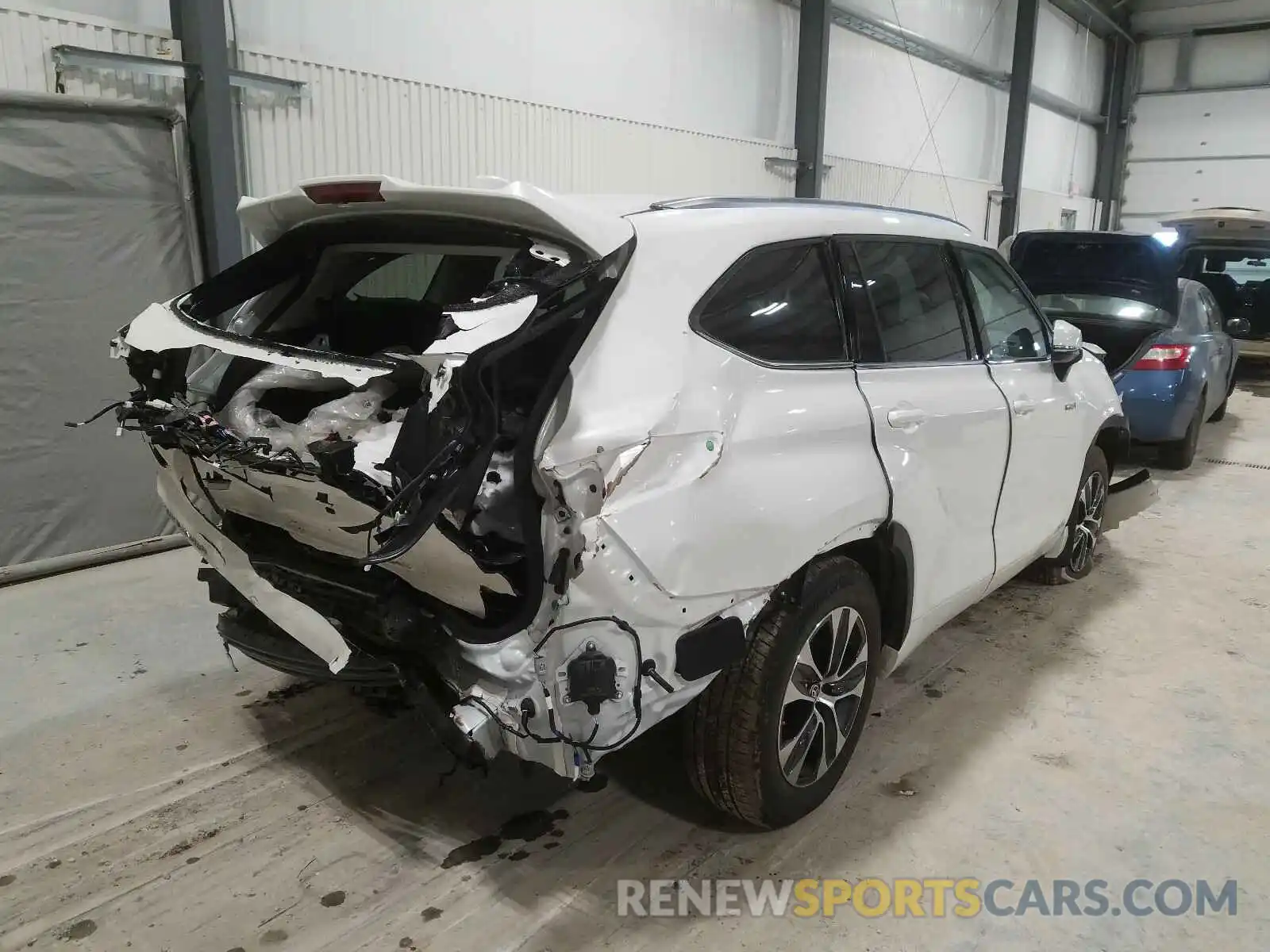 4 Photograph of a damaged car 5TDHBRCH9MS515679 TOYOTA HIGHLANDER 2021