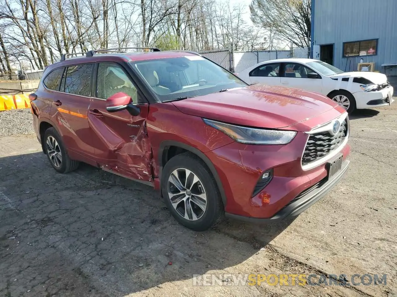 4 Photograph of a damaged car 5TDHBRCH9MS535348 TOYOTA HIGHLANDER 2021