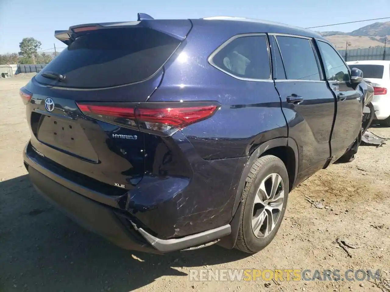 4 Photograph of a damaged car 5TDHBRCHXMS060986 TOYOTA HIGHLANDER 2021