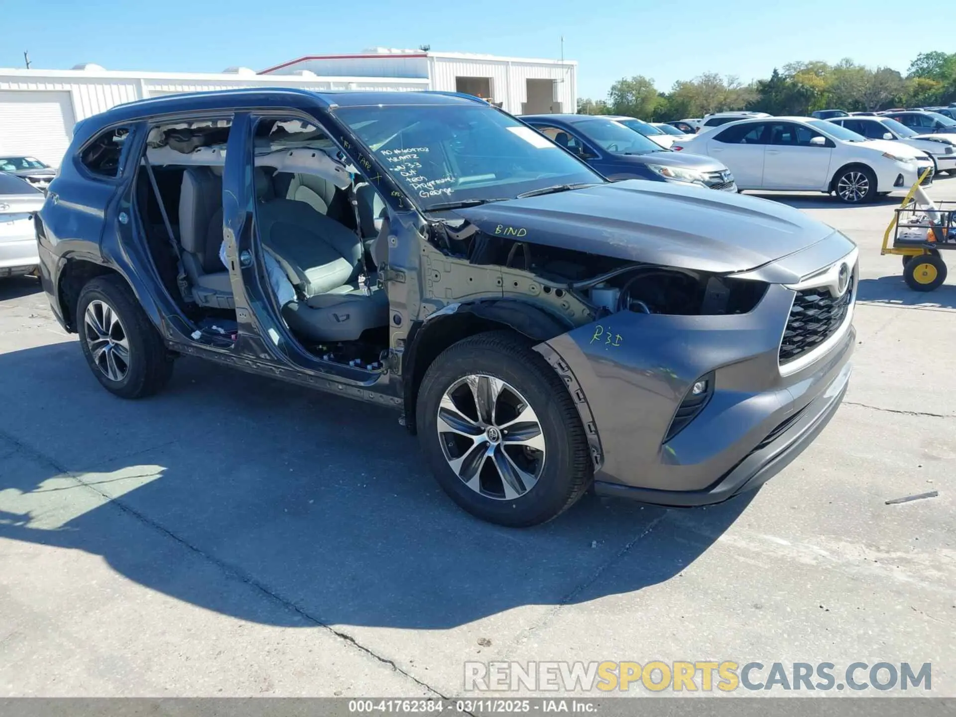 1 Photograph of a damaged car 5TDHZRAH0MS056055 TOYOTA HIGHLANDER 2021