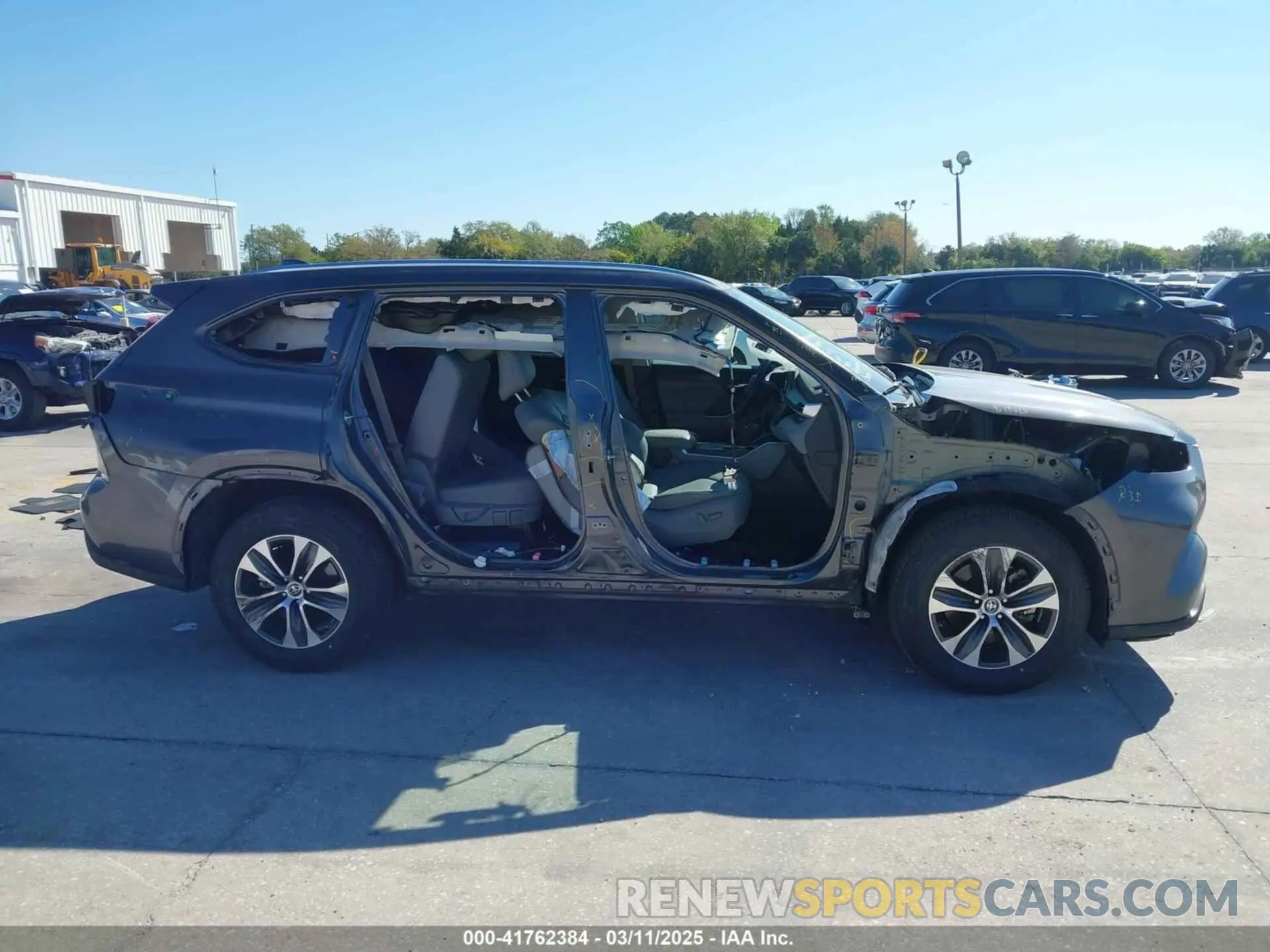 14 Photograph of a damaged car 5TDHZRAH0MS056055 TOYOTA HIGHLANDER 2021
