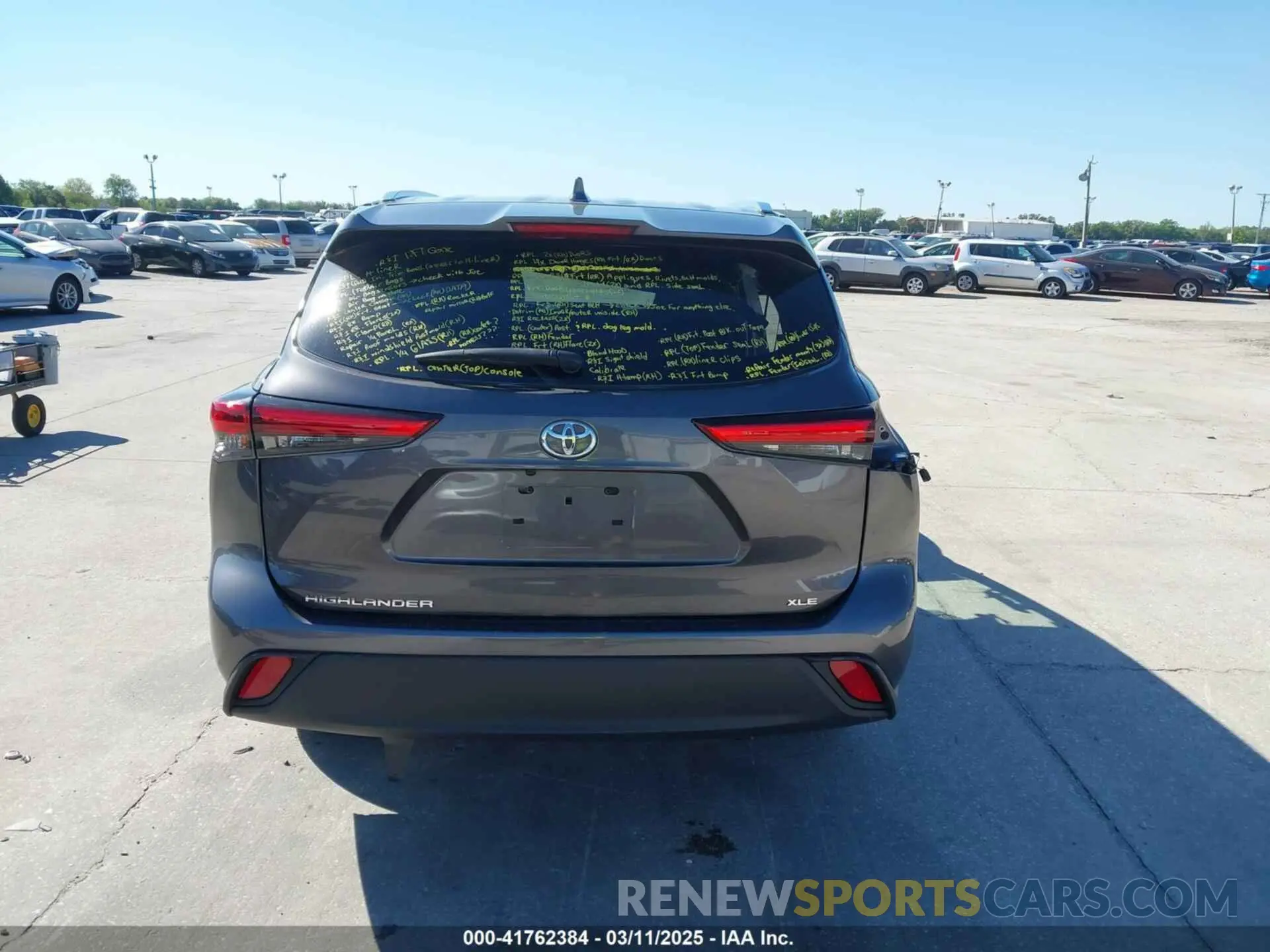 17 Photograph of a damaged car 5TDHZRAH0MS056055 TOYOTA HIGHLANDER 2021