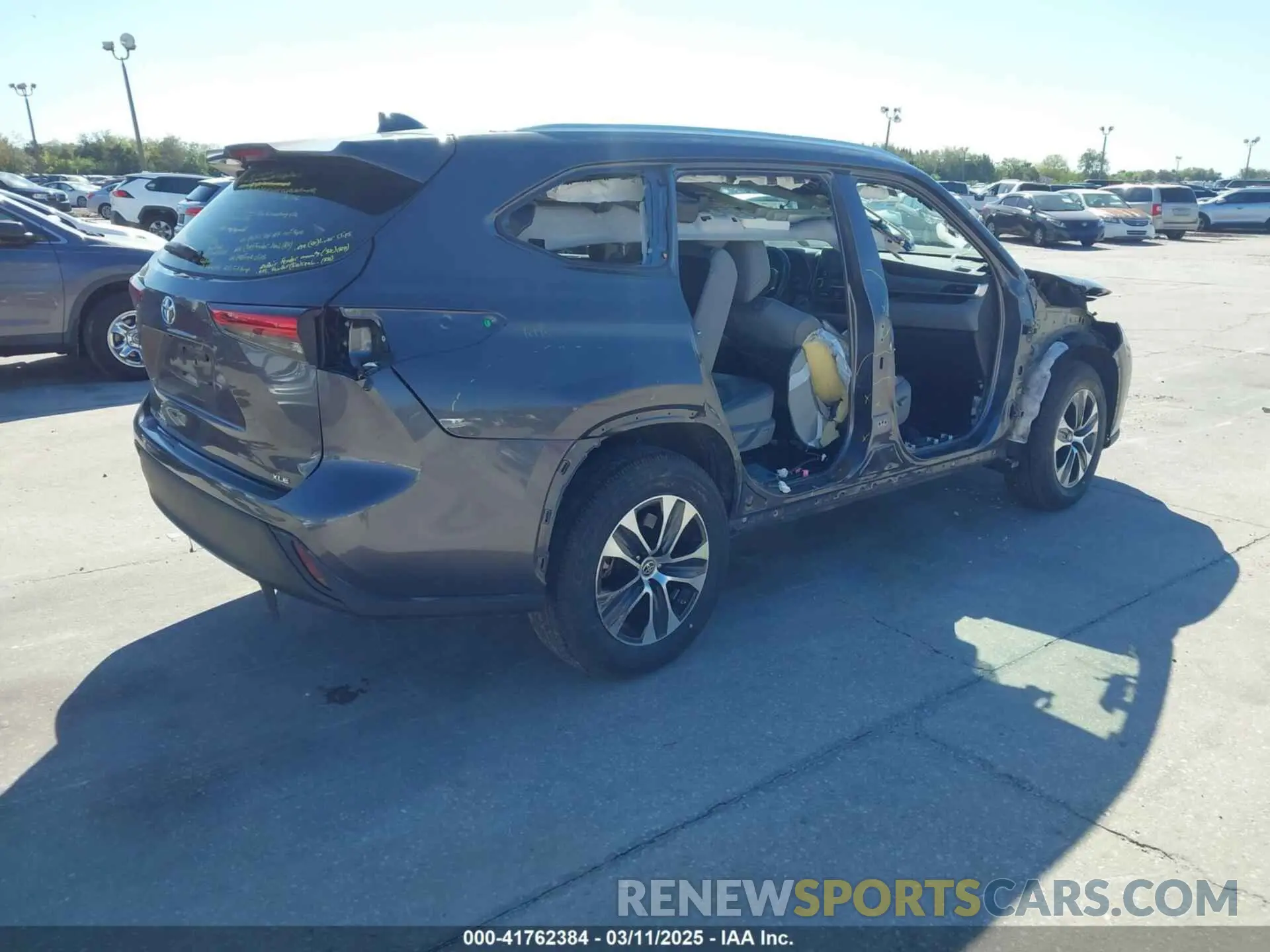 4 Photograph of a damaged car 5TDHZRAH0MS056055 TOYOTA HIGHLANDER 2021