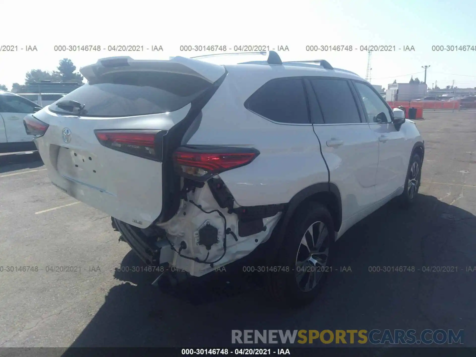 4 Photograph of a damaged car 5TDHZRAH1MS521460 TOYOTA HIGHLANDER 2021