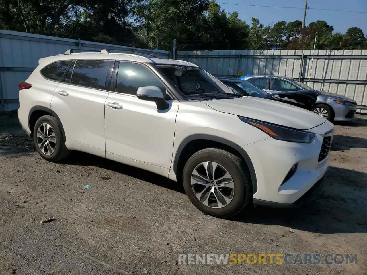4 Photograph of a damaged car 5TDHZRAH4MS514440 TOYOTA HIGHLANDER 2021