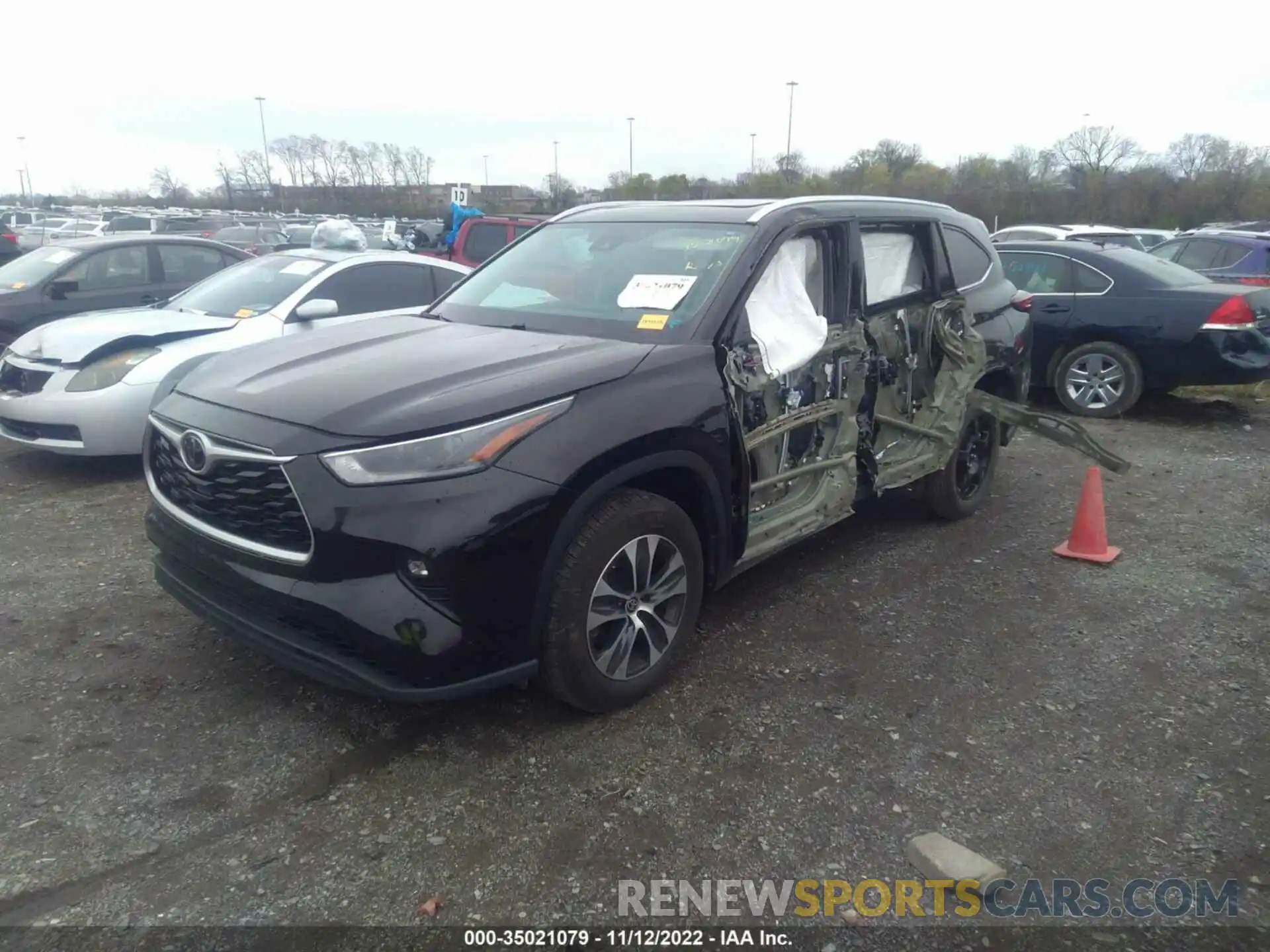 2 Photograph of a damaged car 5TDHZRAH6MS058098 TOYOTA HIGHLANDER 2021