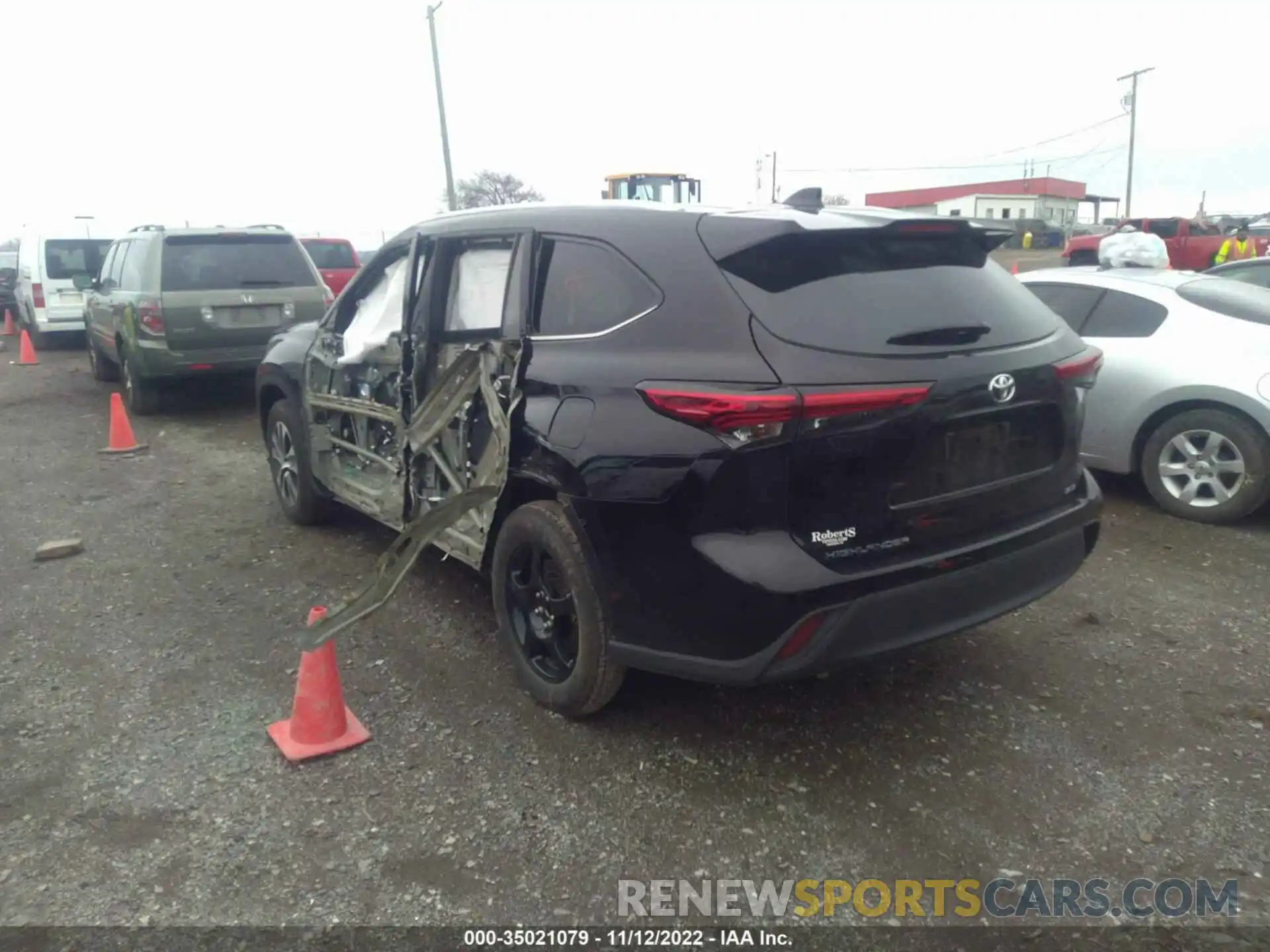 3 Photograph of a damaged car 5TDHZRAH6MS058098 TOYOTA HIGHLANDER 2021