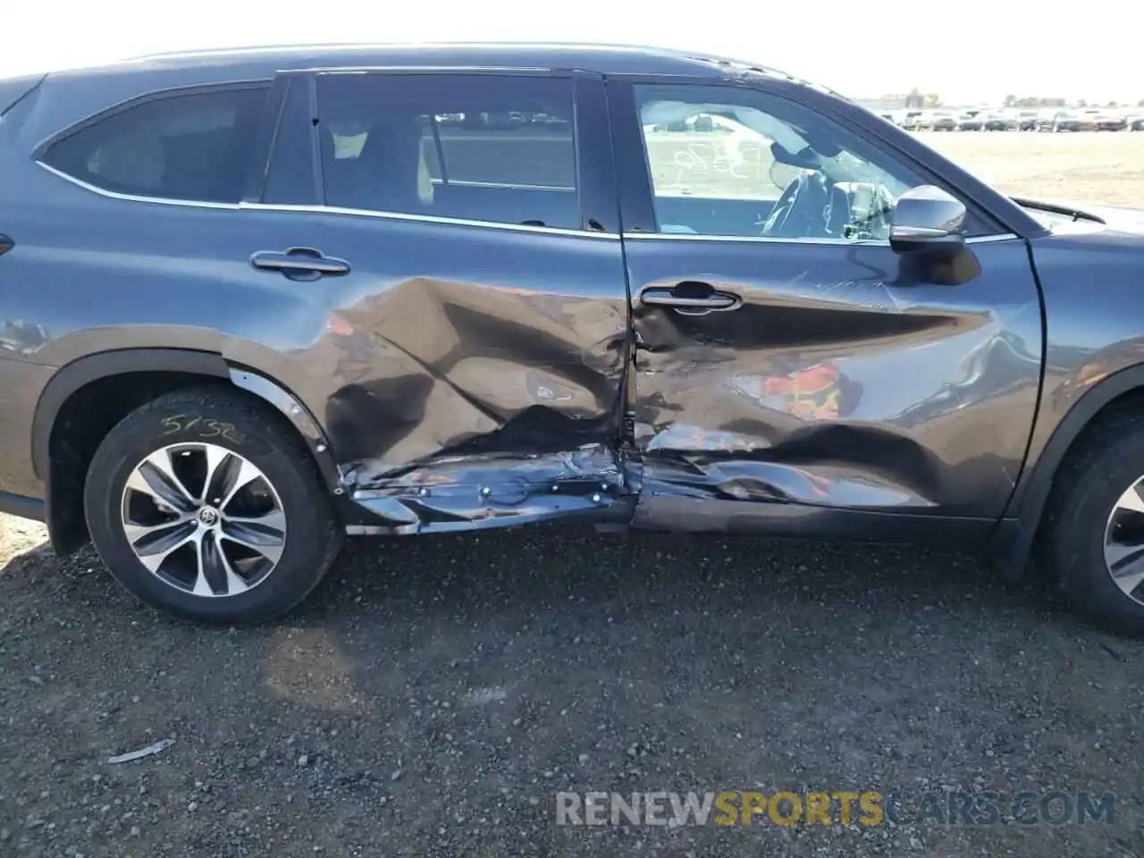 9 Photograph of a damaged car 5TDHZRAH8MS033509 TOYOTA HIGHLANDER 2021