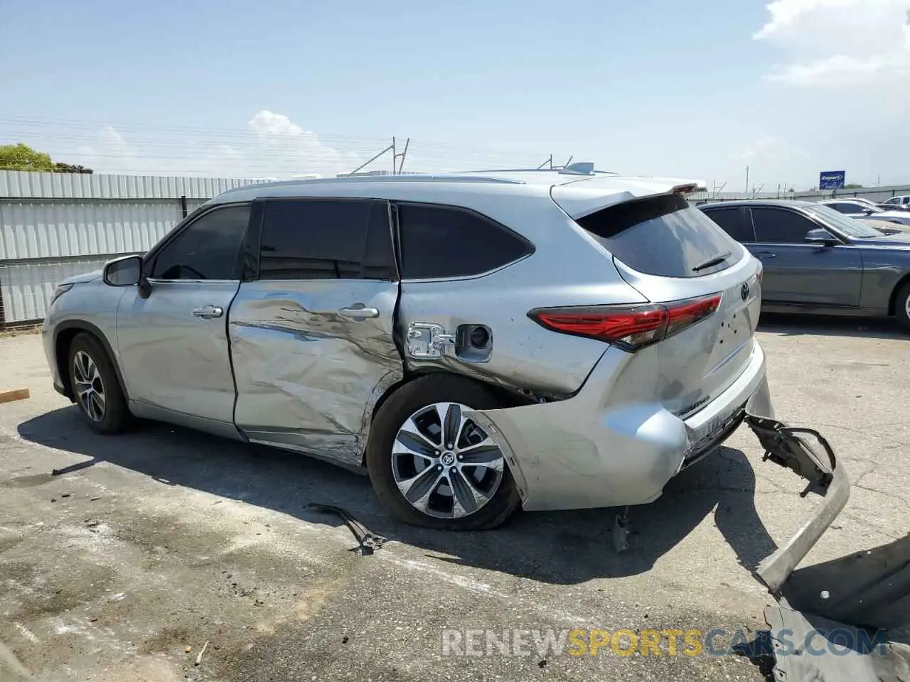2 Photograph of a damaged car 5TDHZRAH9MS033017 TOYOTA HIGHLANDER 2021