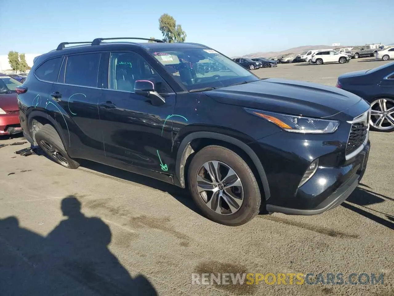4 Photograph of a damaged car 5TDHZRAH9MS532304 TOYOTA HIGHLANDER 2021