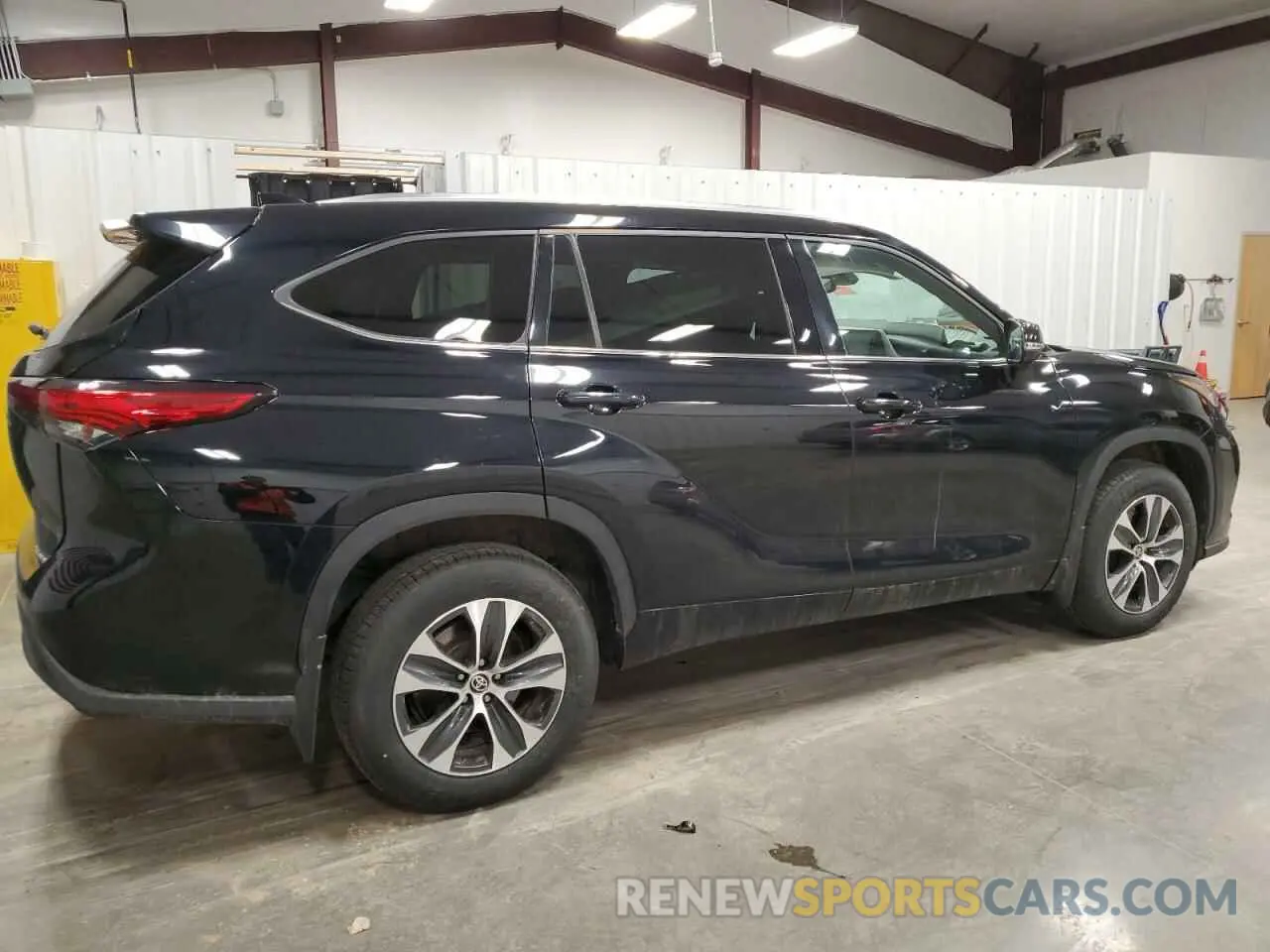 3 Photograph of a damaged car 5TDHZRBH0MS063991 TOYOTA HIGHLANDER 2021