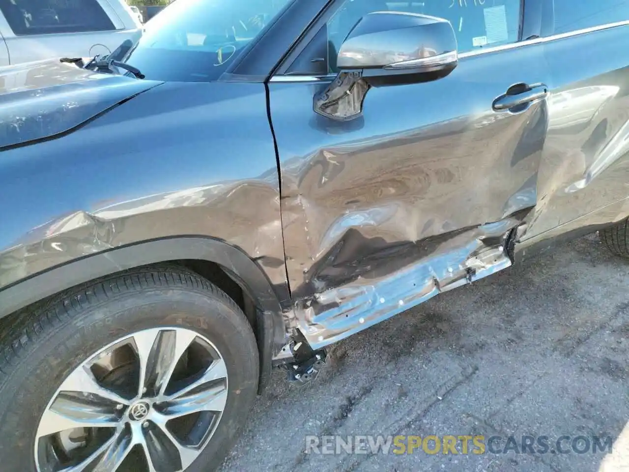 9 Photograph of a damaged car 5TDHZRBH0MS077020 TOYOTA HIGHLANDER 2021