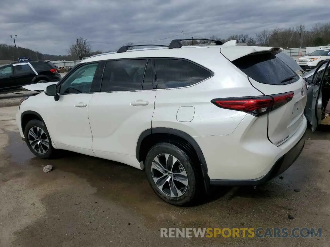 2 Photograph of a damaged car 5TDHZRBH0MS124160 TOYOTA HIGHLANDER 2021