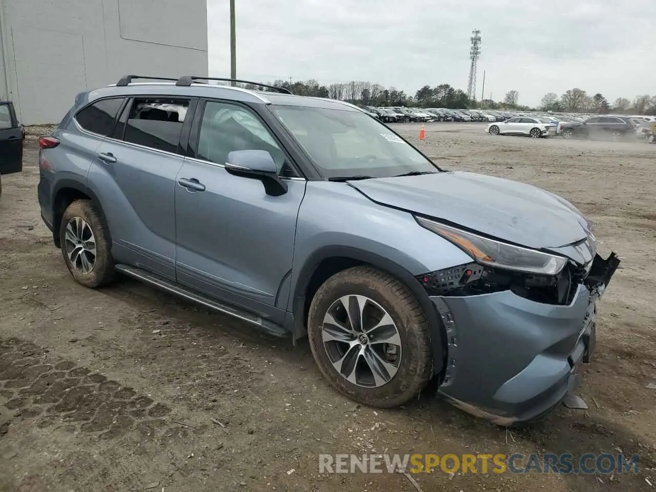 4 Photograph of a damaged car 5TDHZRBH0MS129326 TOYOTA HIGHLANDER 2021