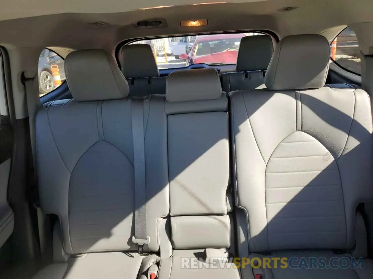 10 Photograph of a damaged car 5TDHZRBH0MS527572 TOYOTA HIGHLANDER 2021